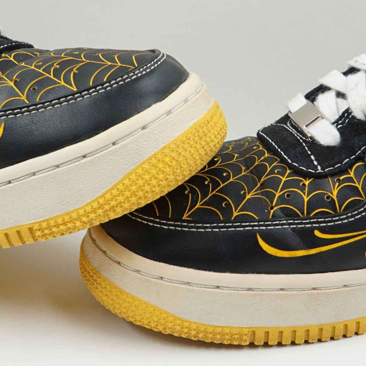 Nike Air Force 1 Low Mr. Cartoon Livestrong (2009)