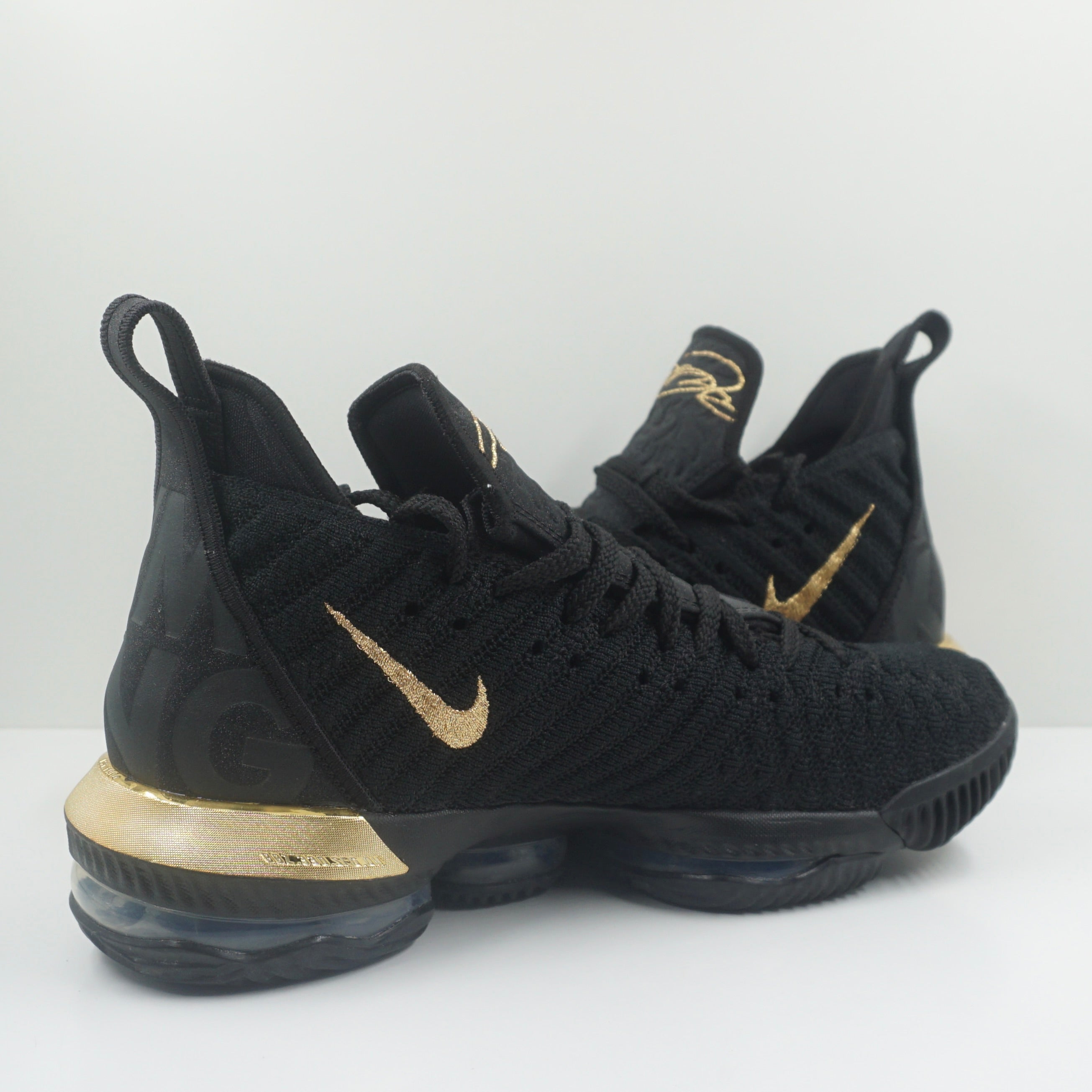 Nike LeBron 16 I'm King