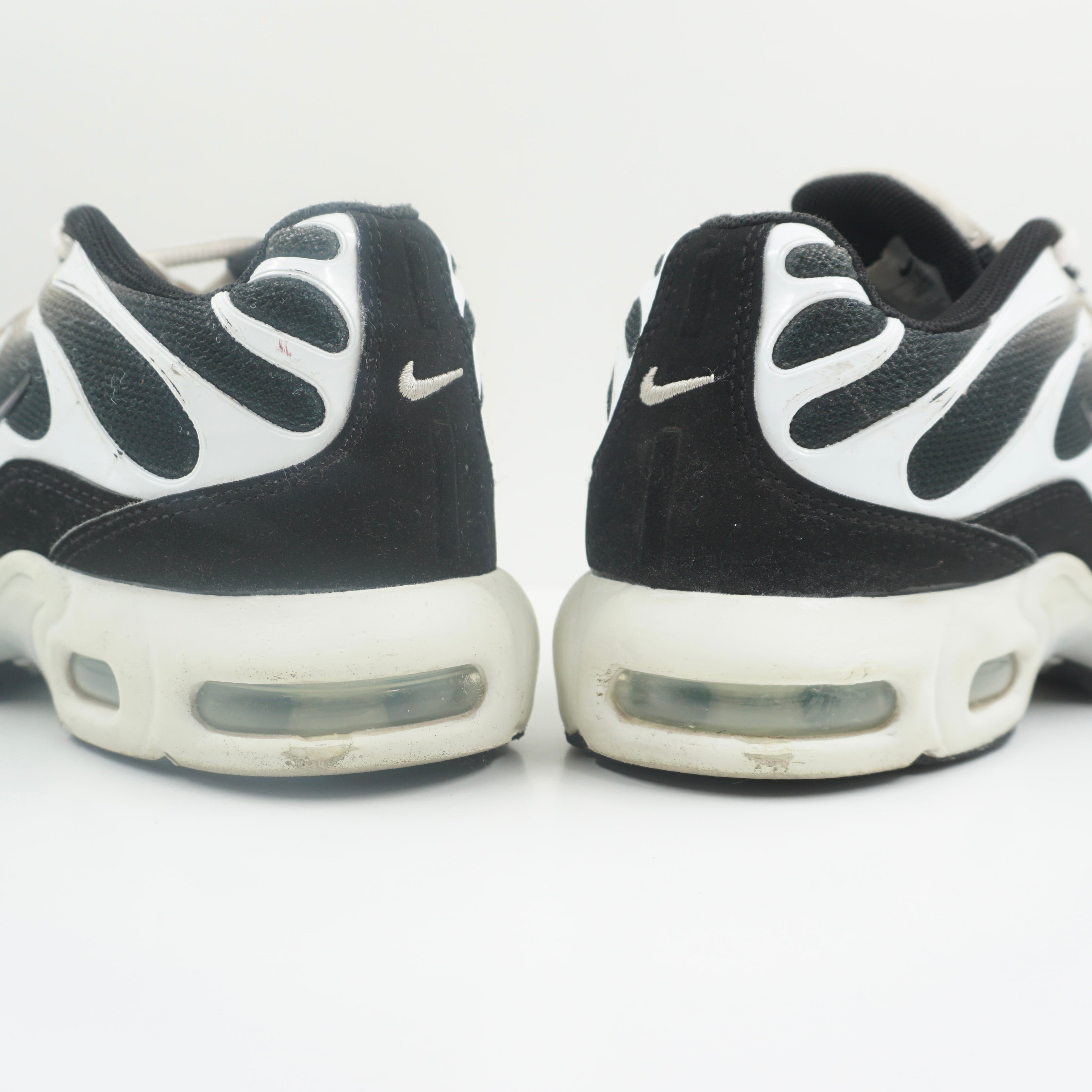 Nike Air Max PlusBlack White Sail Metallic Cool Grey (PS)
