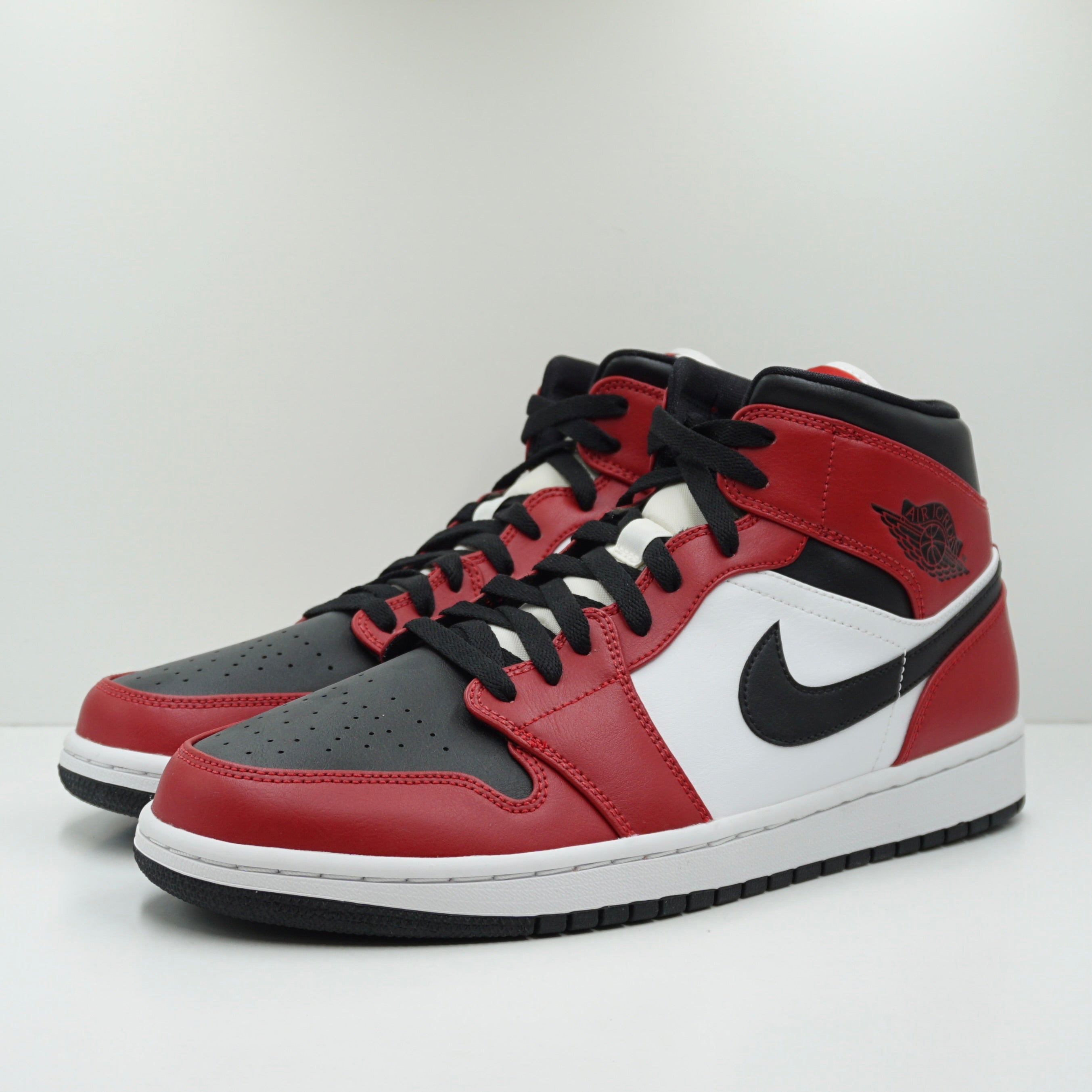 Jordan 1 Mid Chicago Toe