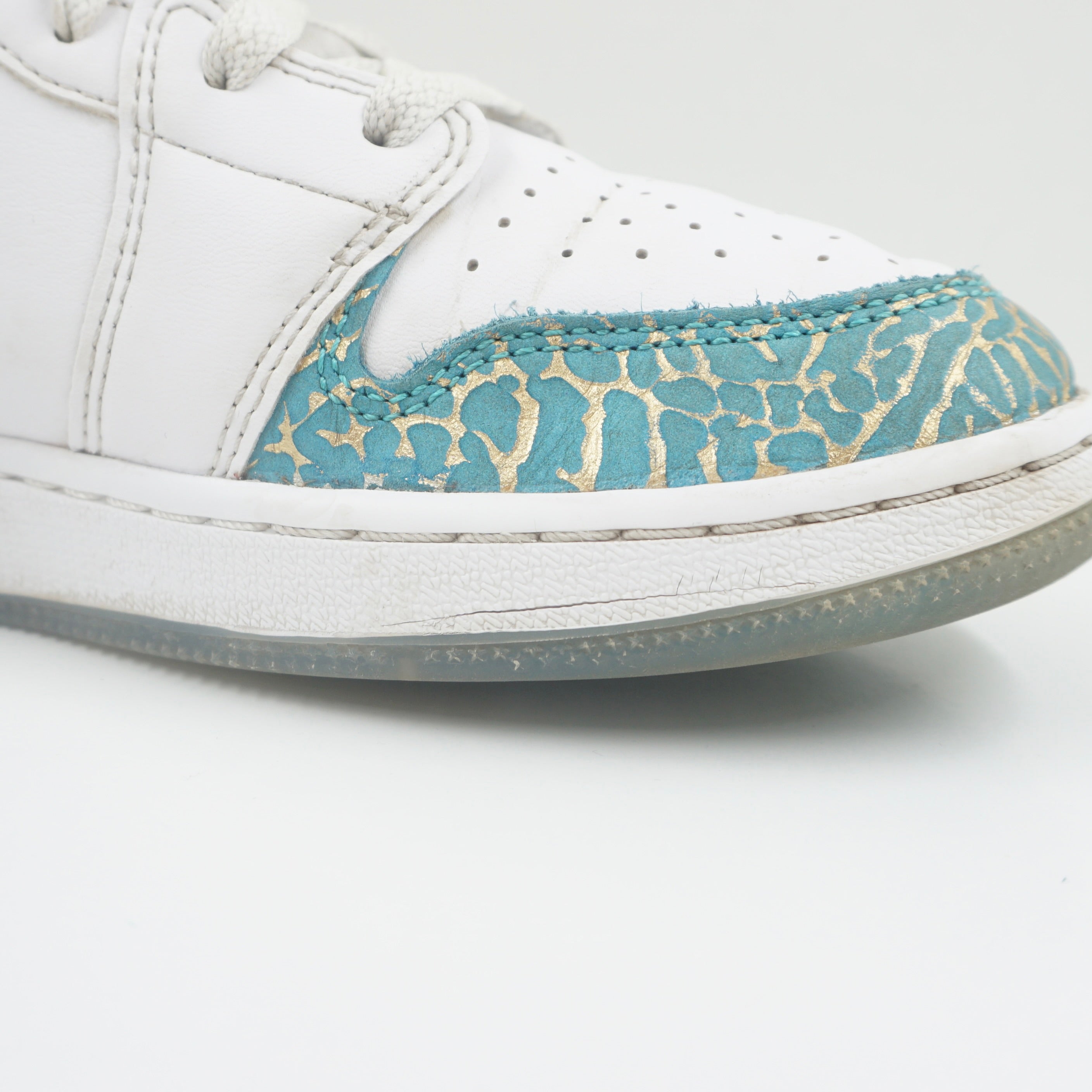 Jordan 1 Mid Sneaker School NC to Chicago (GS)