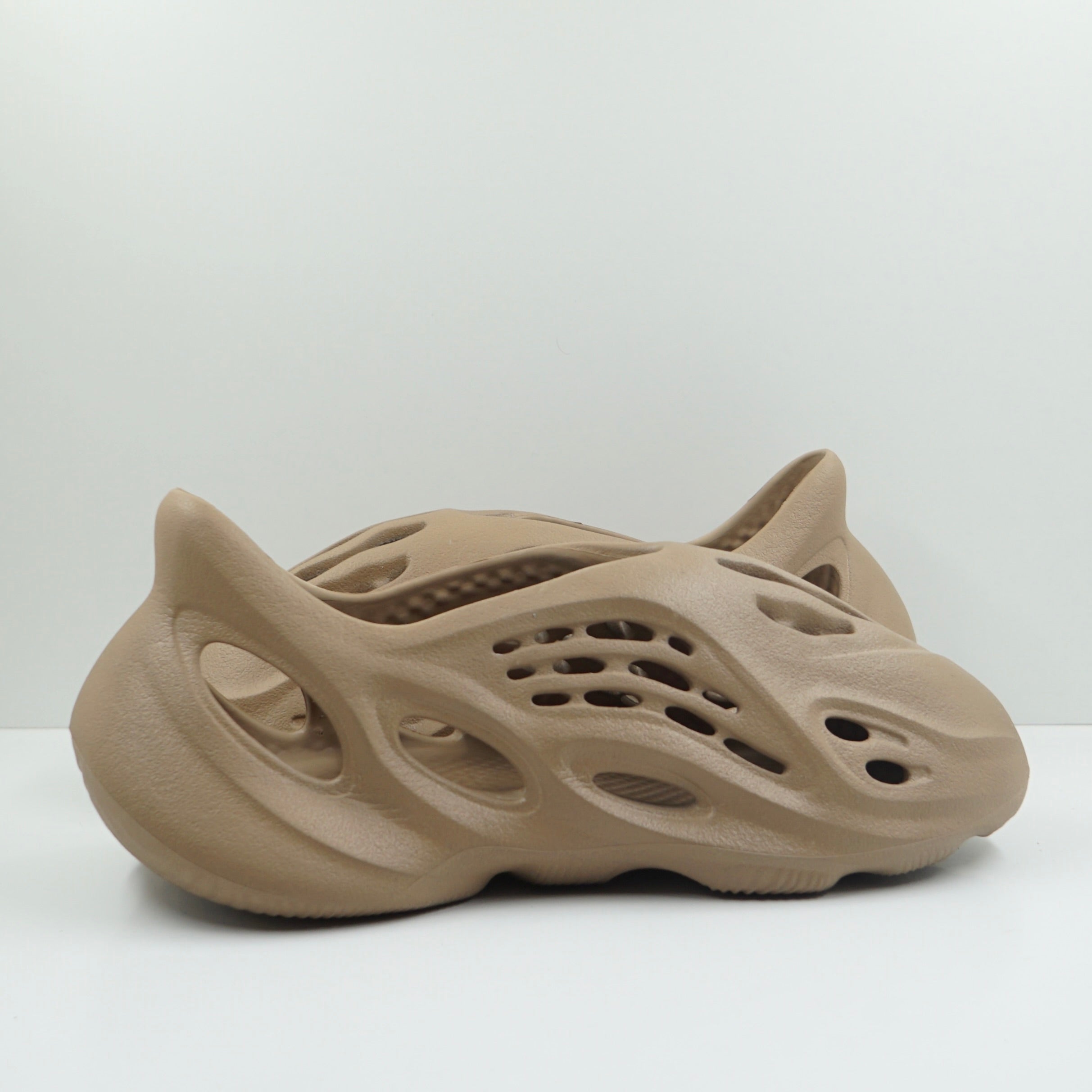 Adidas Yeezy Foam RNNR Clay Taupe