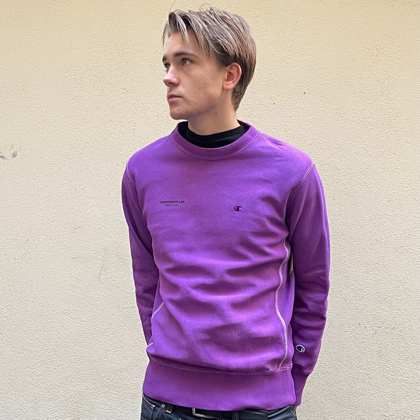 Sneakershyllan Champion Reverse Weave Reworked Dyed Purple Sweatshirt