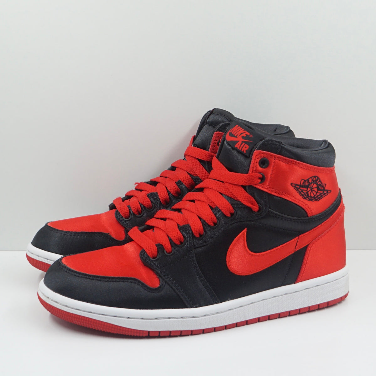 Jordan 1 Retro High OG Satin Bred (W)