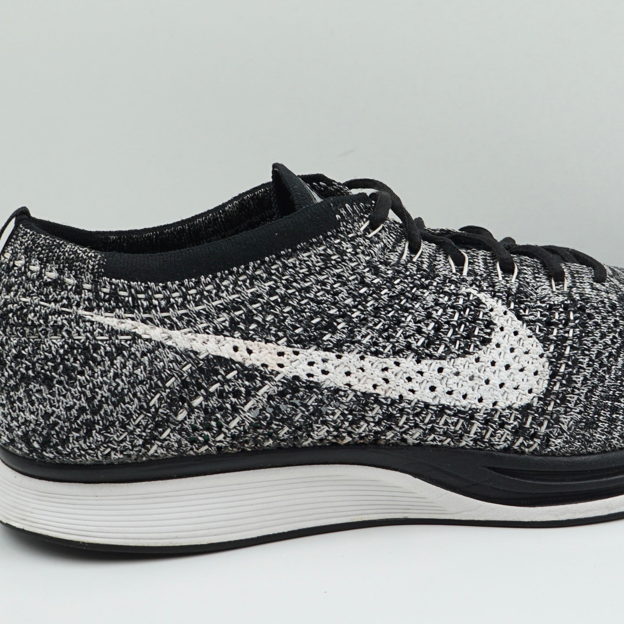 Nike Flyknit Racer Oreo 2