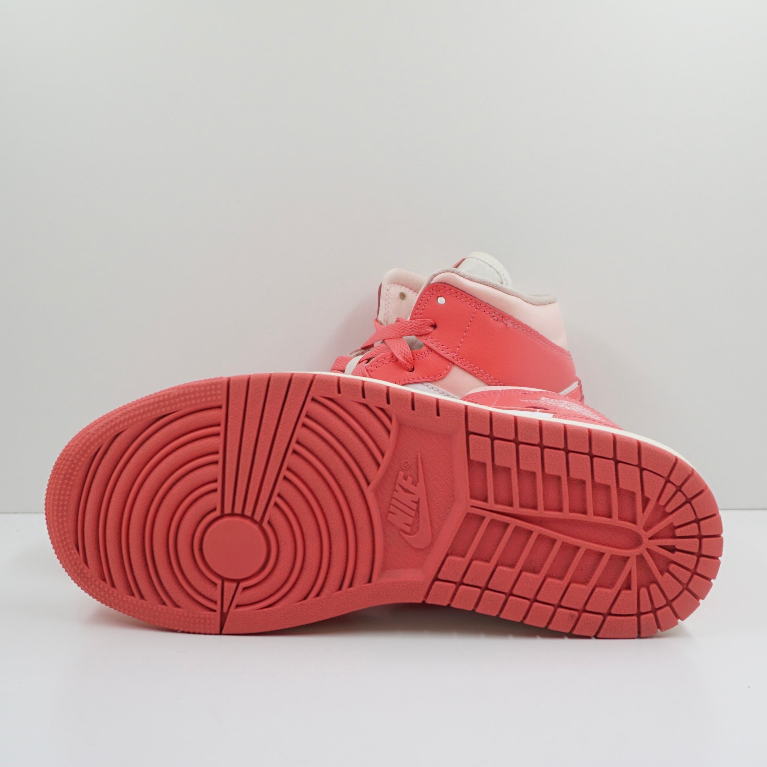 Jordan 1 Mid Strawberries and Cream (W)