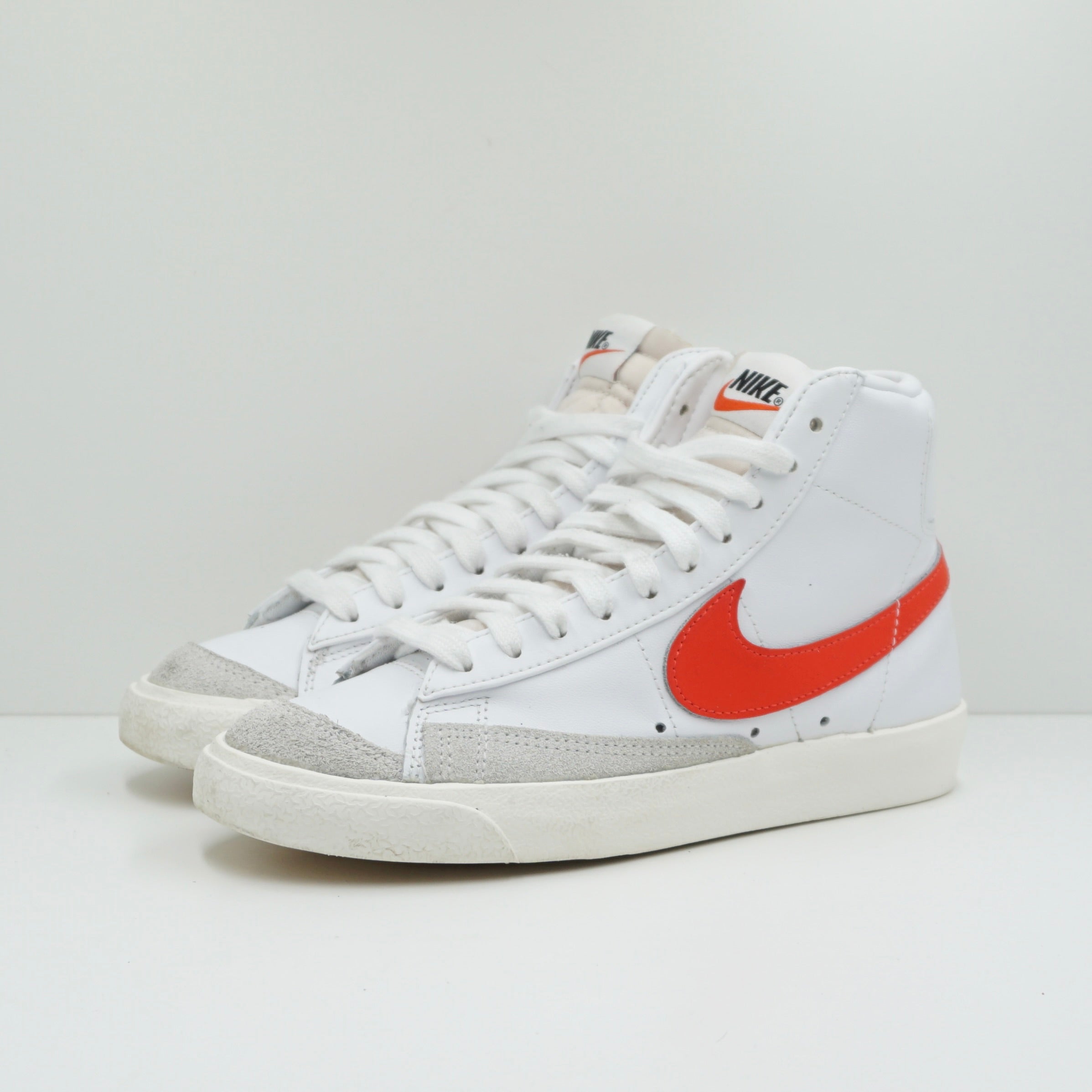 Nike Blazer Mid 77 Vintage White Habanero Red (W)