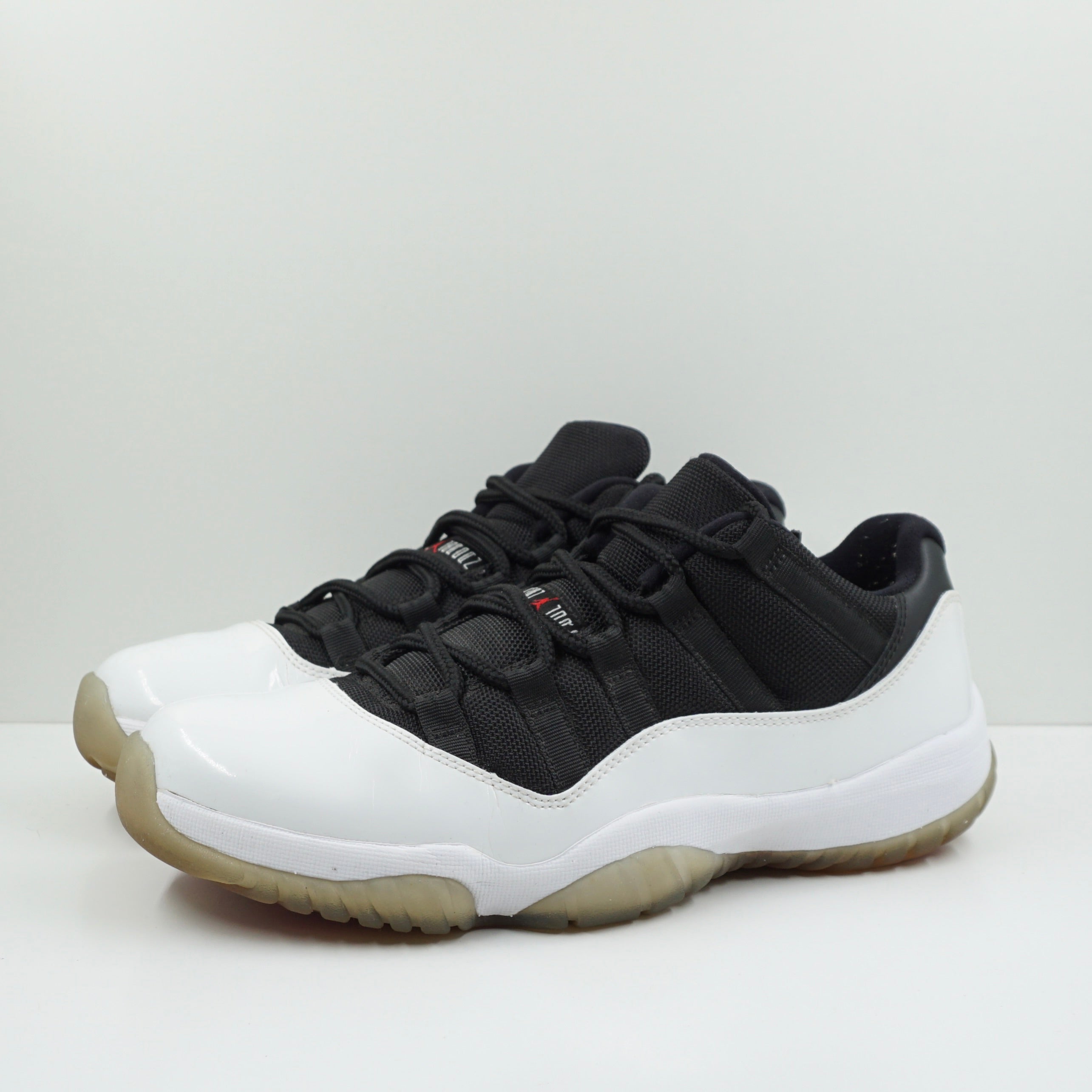 Jordan 11 Retro Low Tuxedo