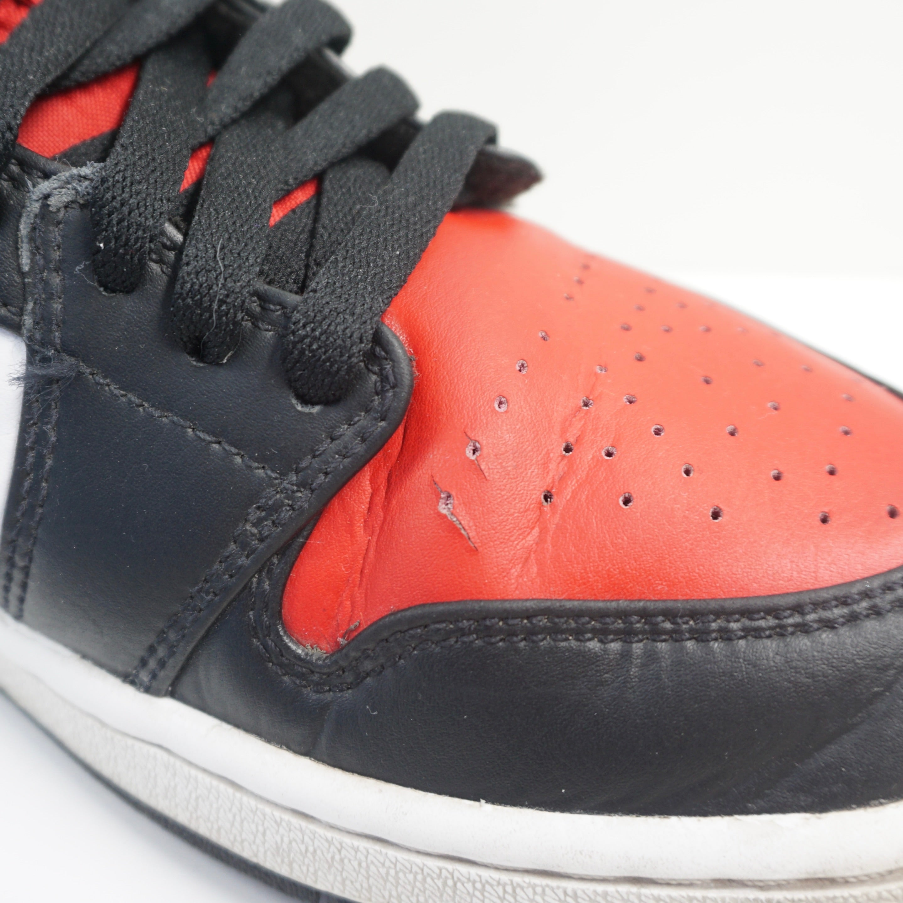 Jordan 1 Mid White Black Red (2022)