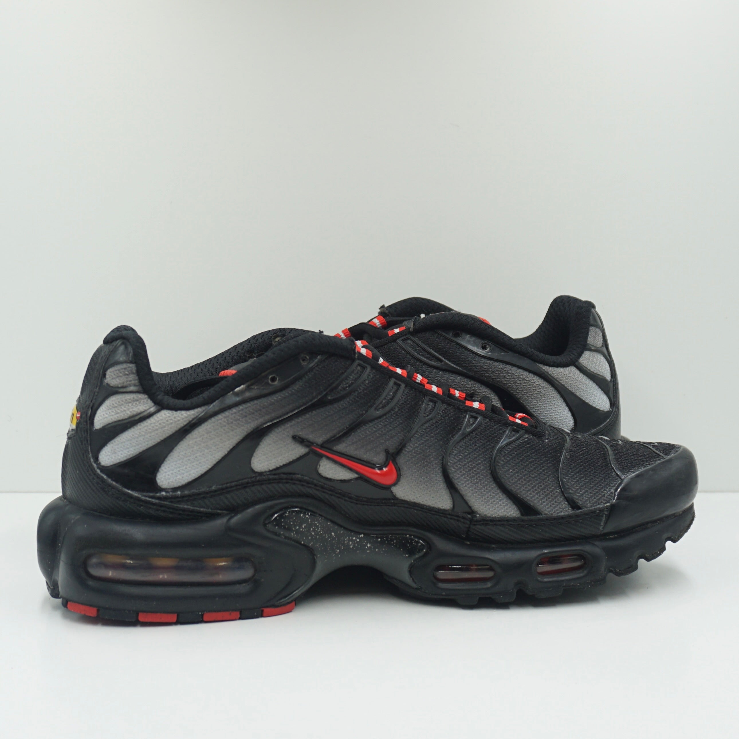 Nike Air Max Plus Black Gradient Red