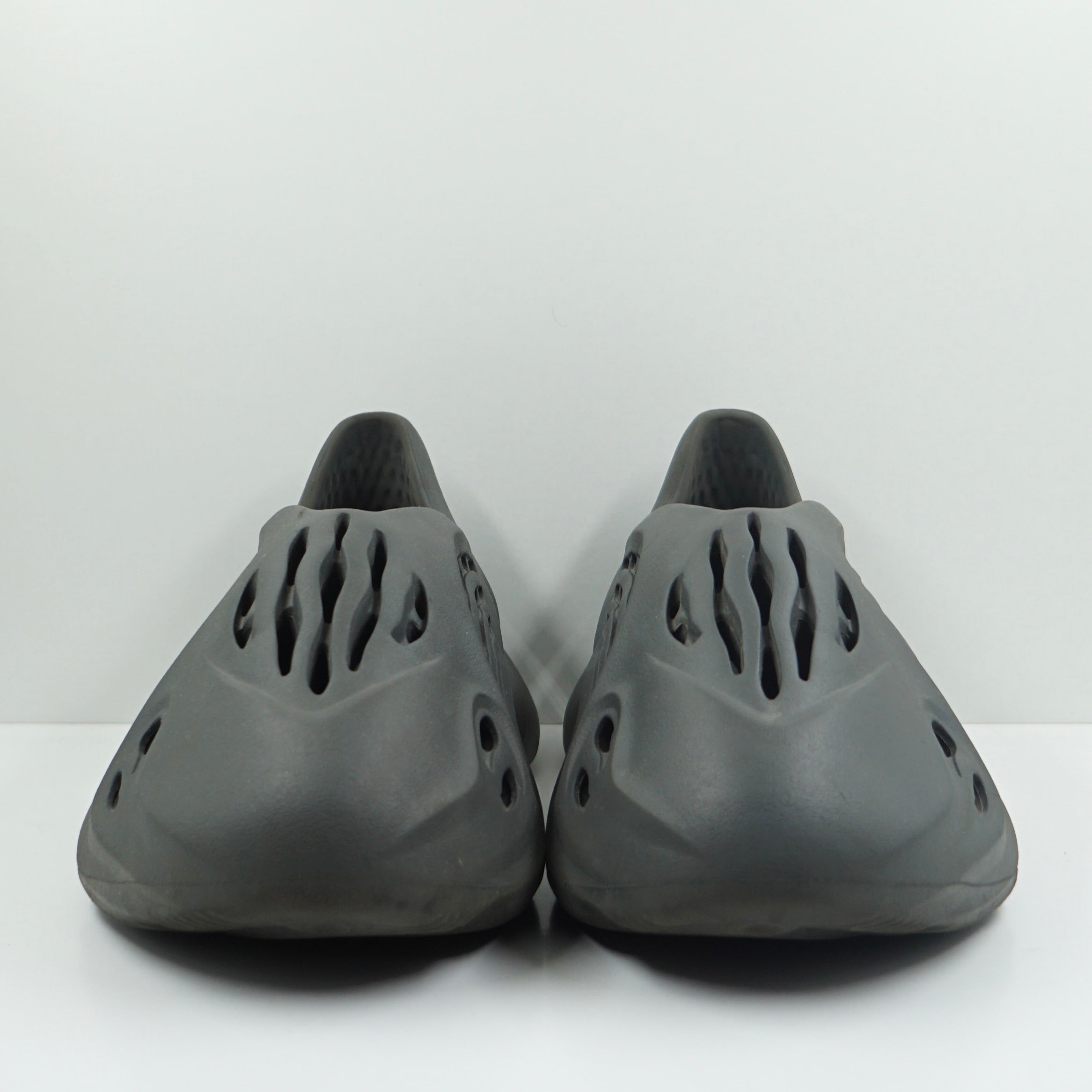 Adidas Yeezy Foam RNNR Carbon