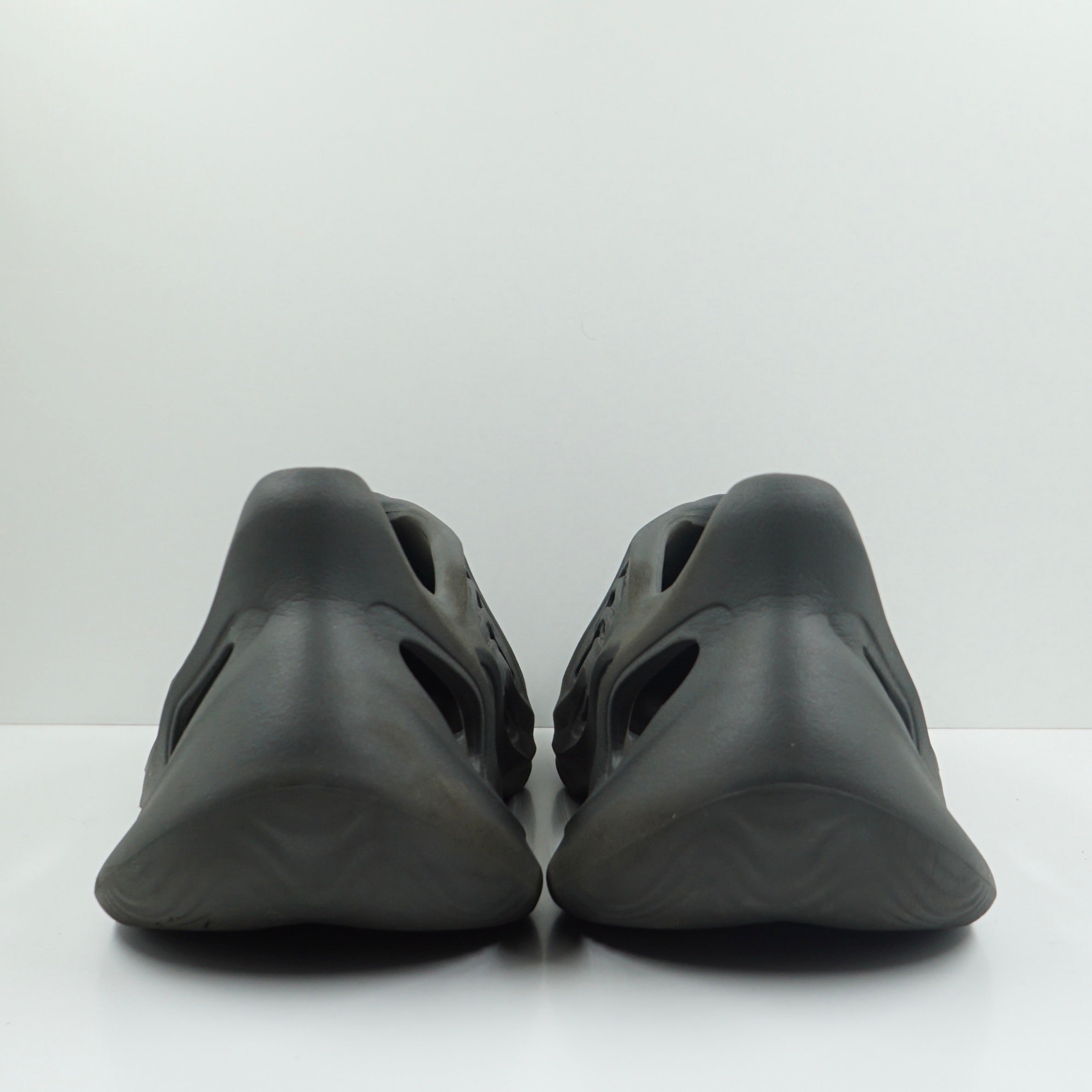 Adidas Yeezy Foam RNNR Carbon