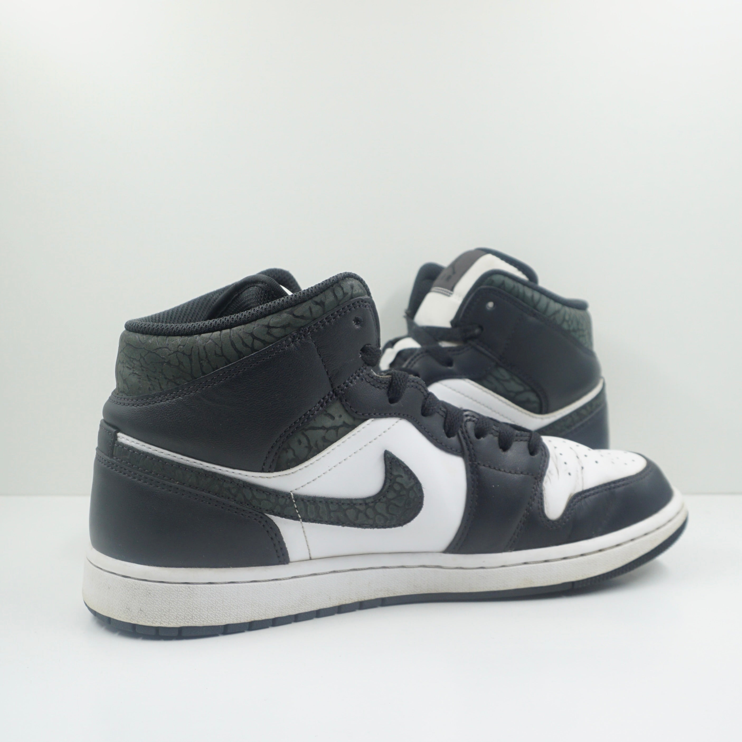 Jordan 1 Mid SE Panda Elephant