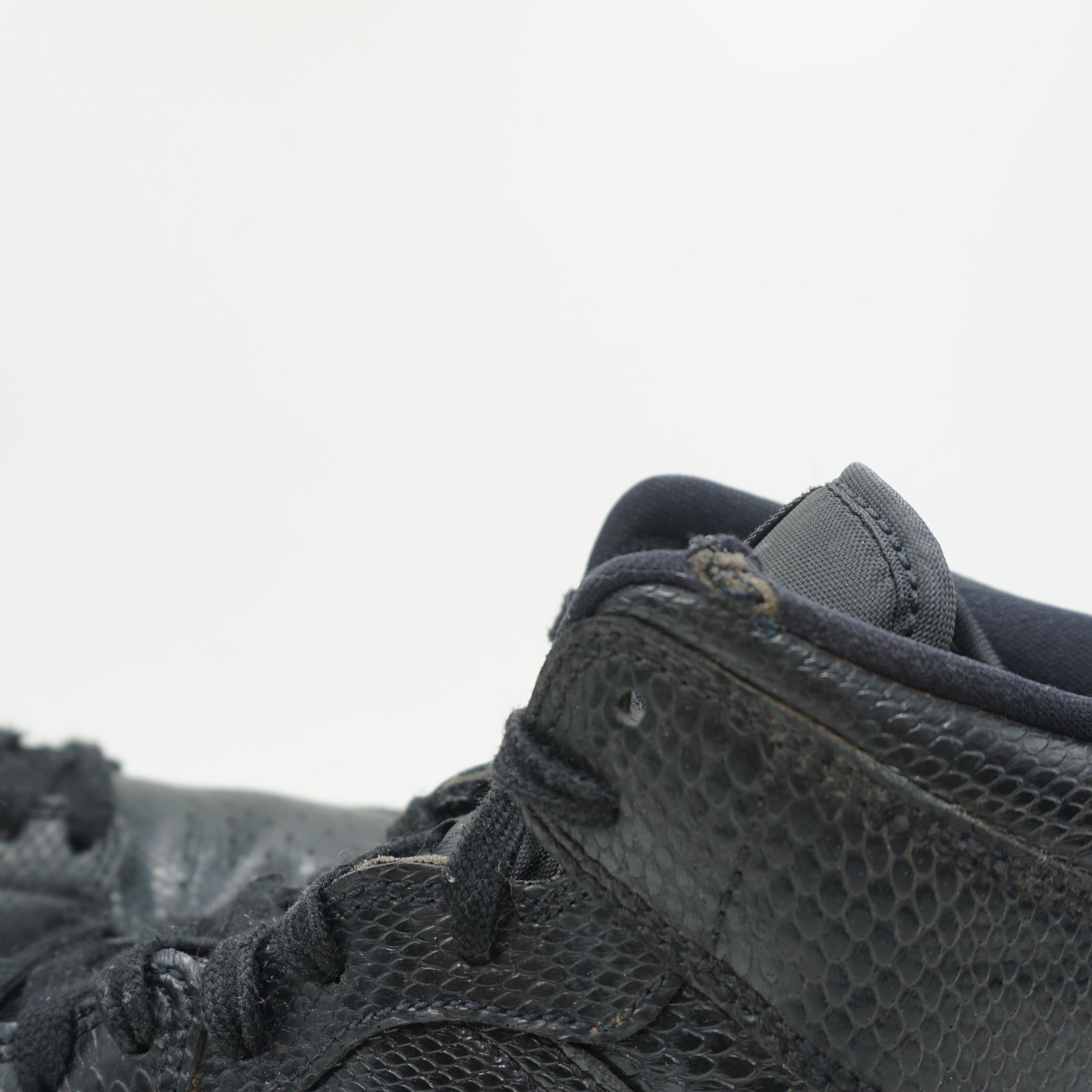 Jordan 1 Mid Black Snakeskin (W)