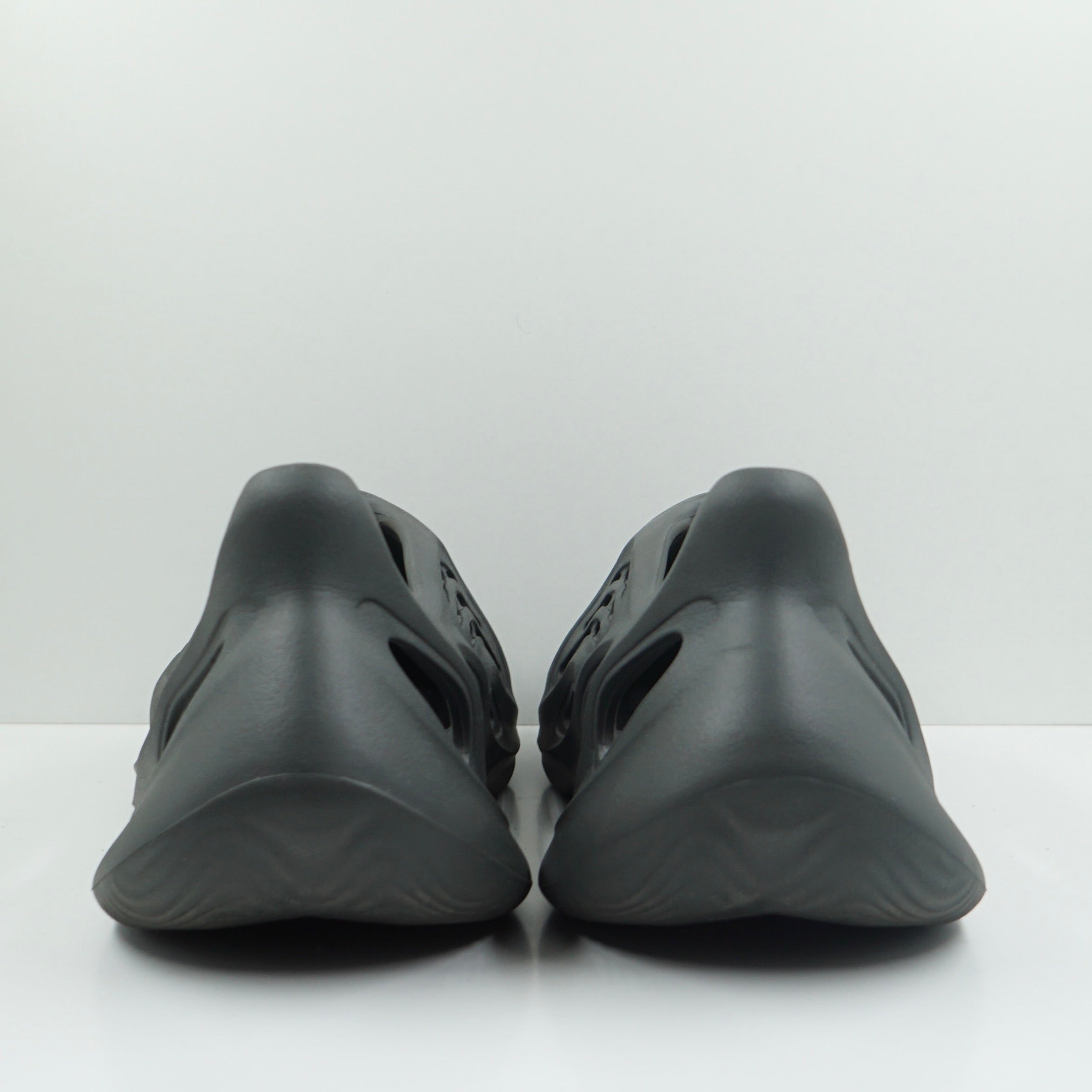 Adidas Yeezy Foam RNNR Carbon