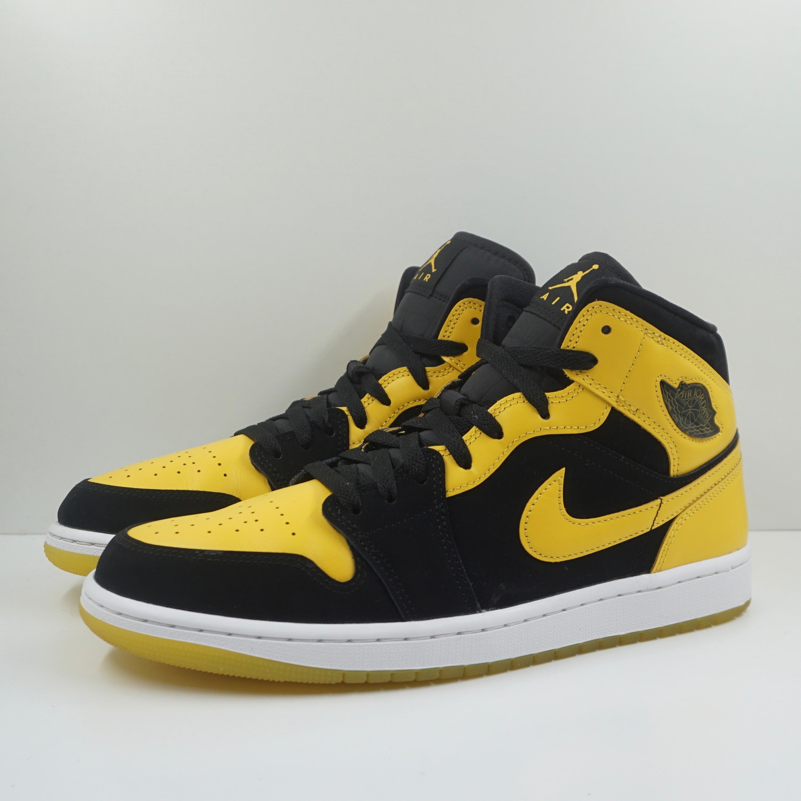 Jordan 1 Mid New Love (2025)