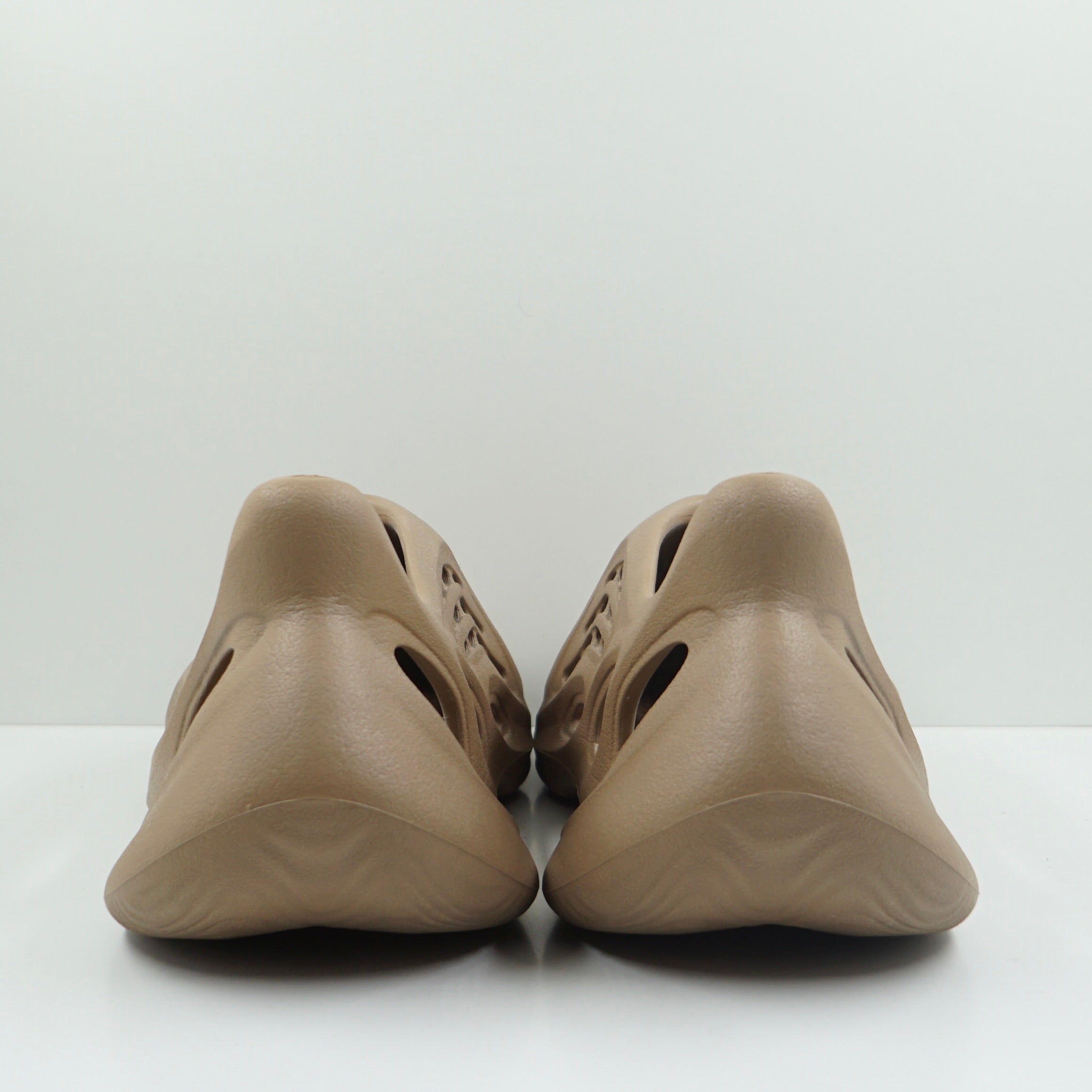 Adidas Yeezy Foam RNNR Clay Taupe