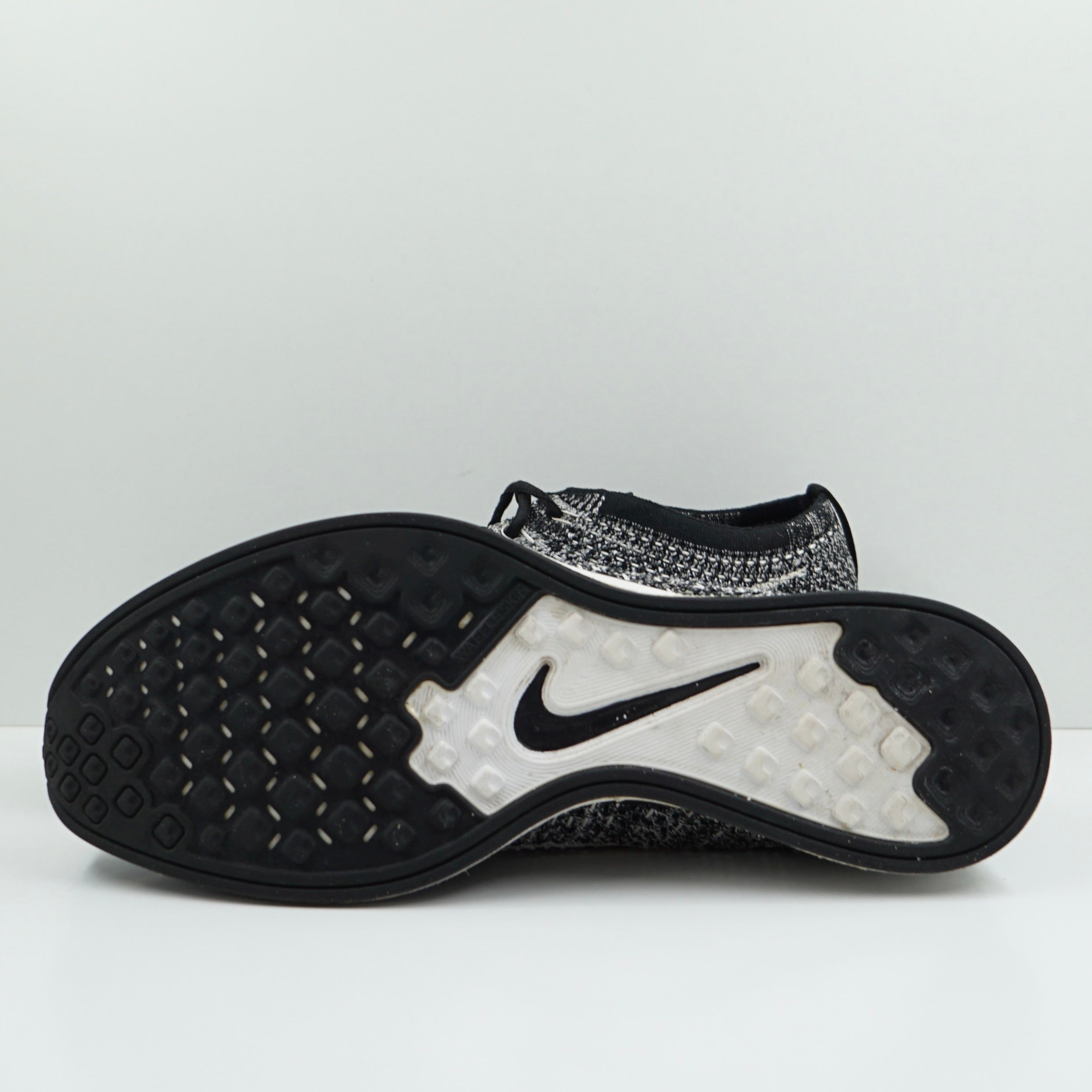 Nike Flyknit Racer Oreo 2