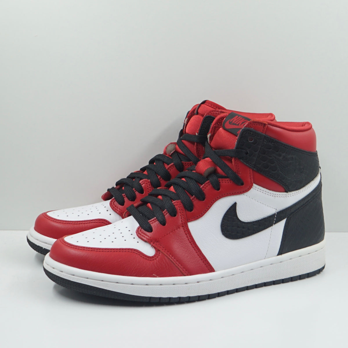 Jordan 1 Retro High Satin Snake Chicago (W)