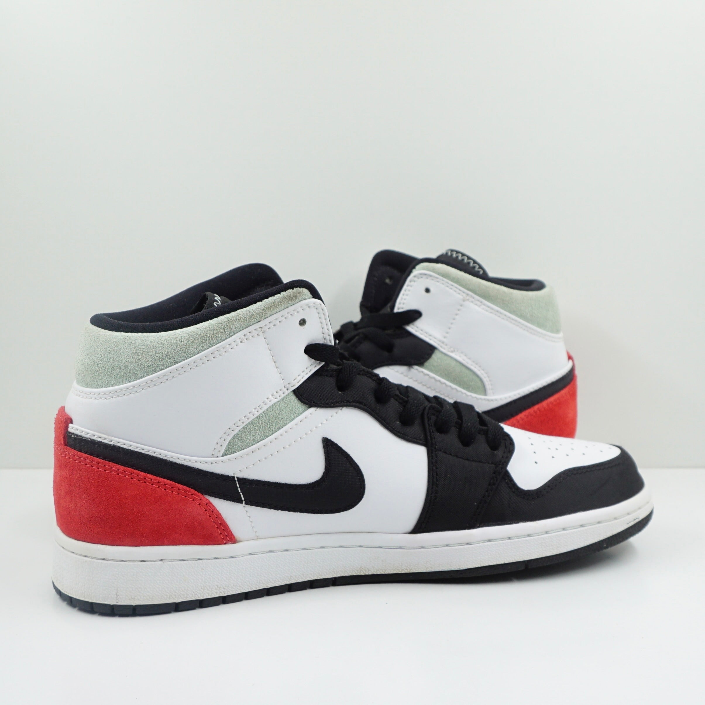 Jordan 1 Mid SE Red Black Toe