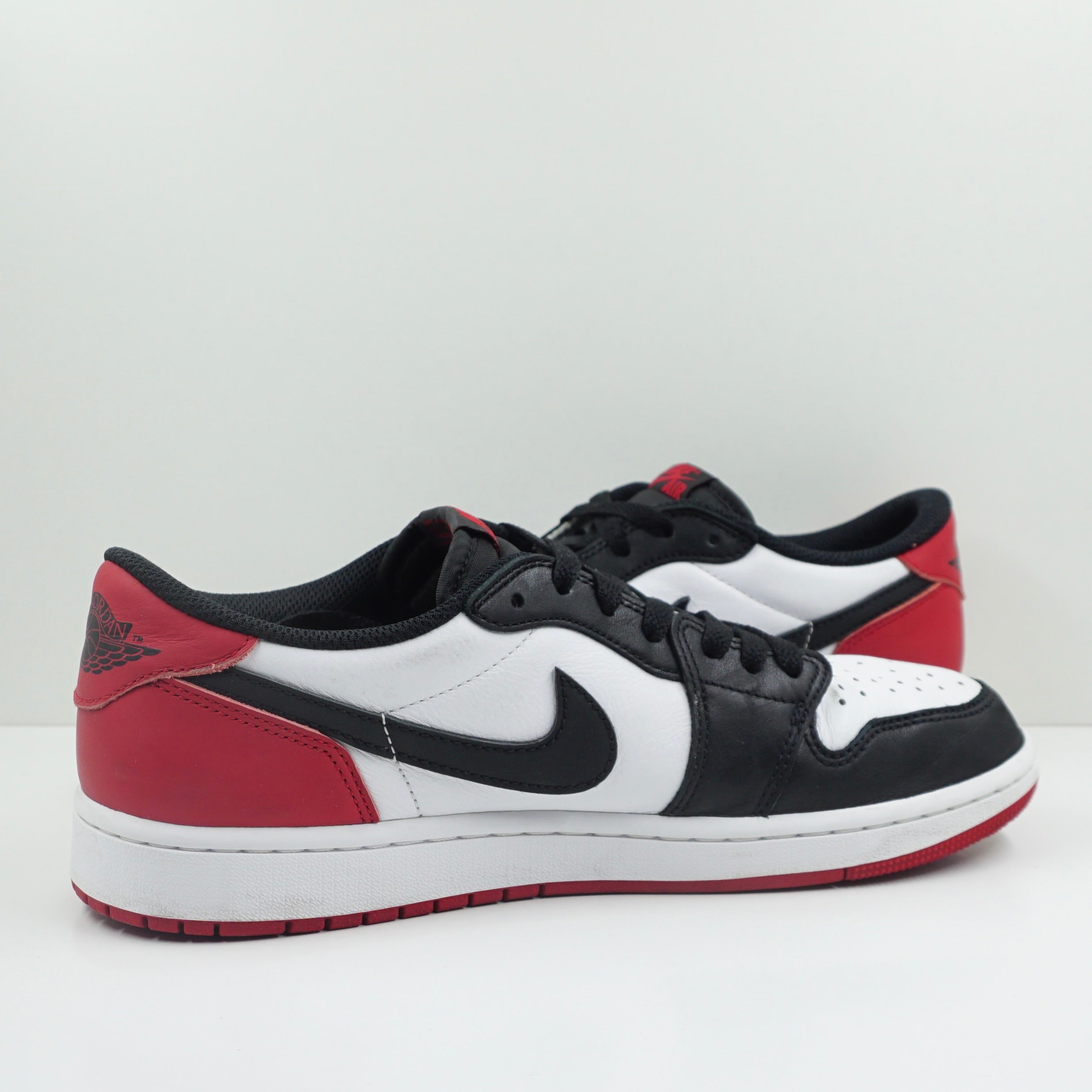 Jordan 1 Retro Low OG Black Toe (2023)