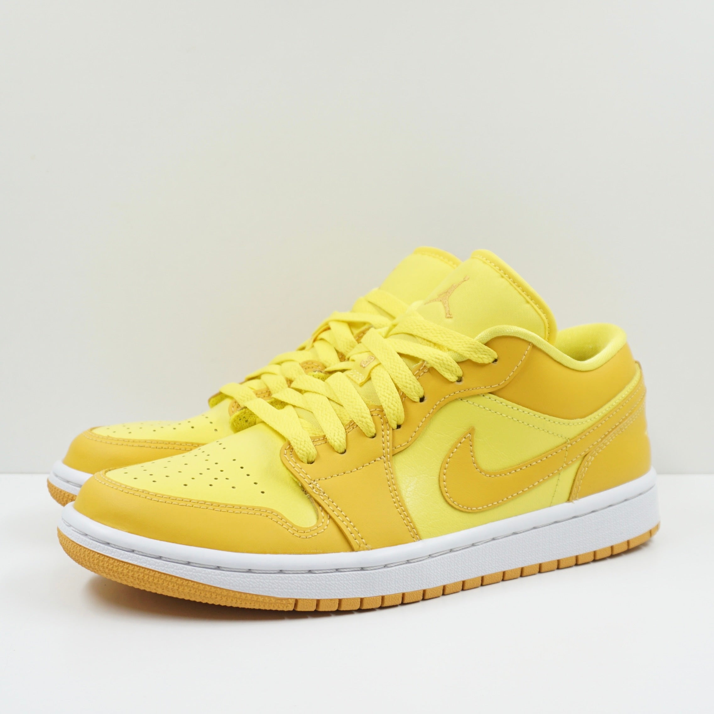 Jordan 1 Low Yellow Strike (W)