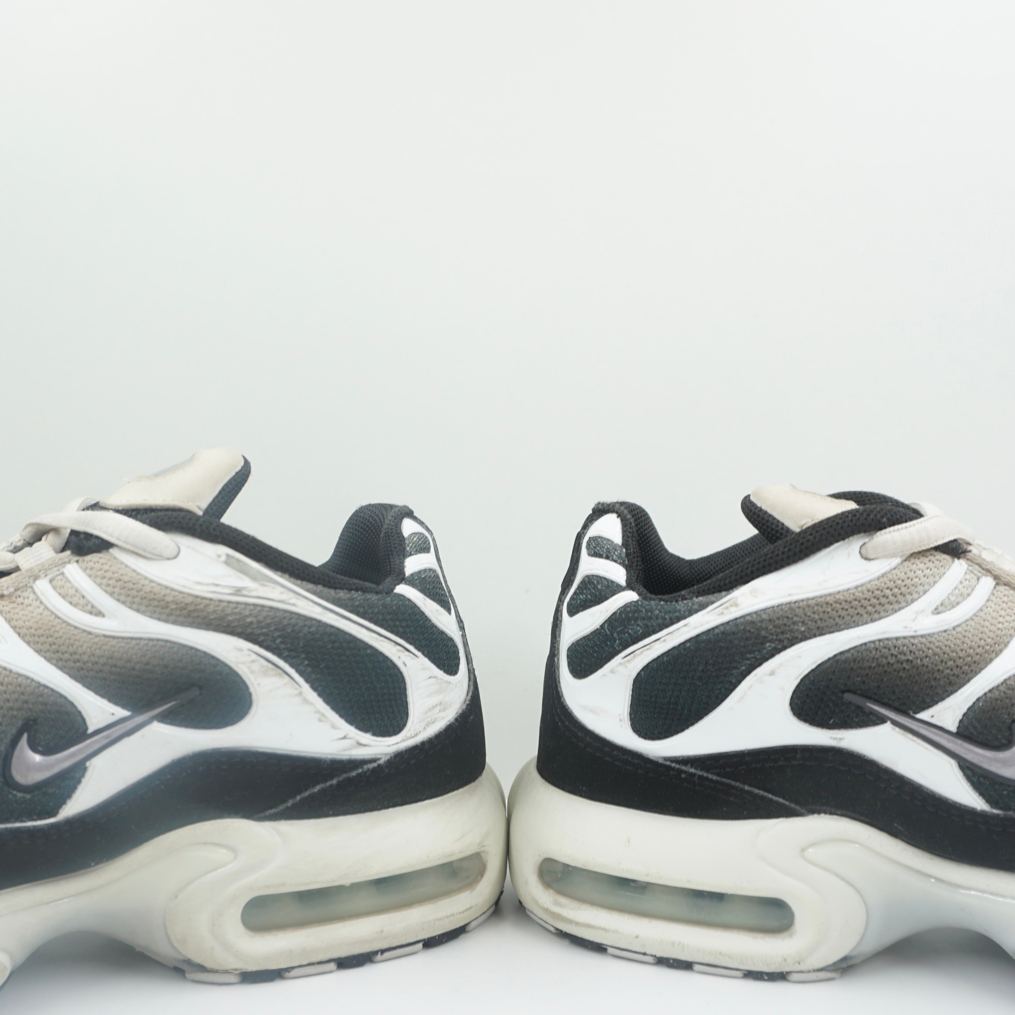 Nike Air Max PlusBlack White Sail Metallic Cool Grey (PS)