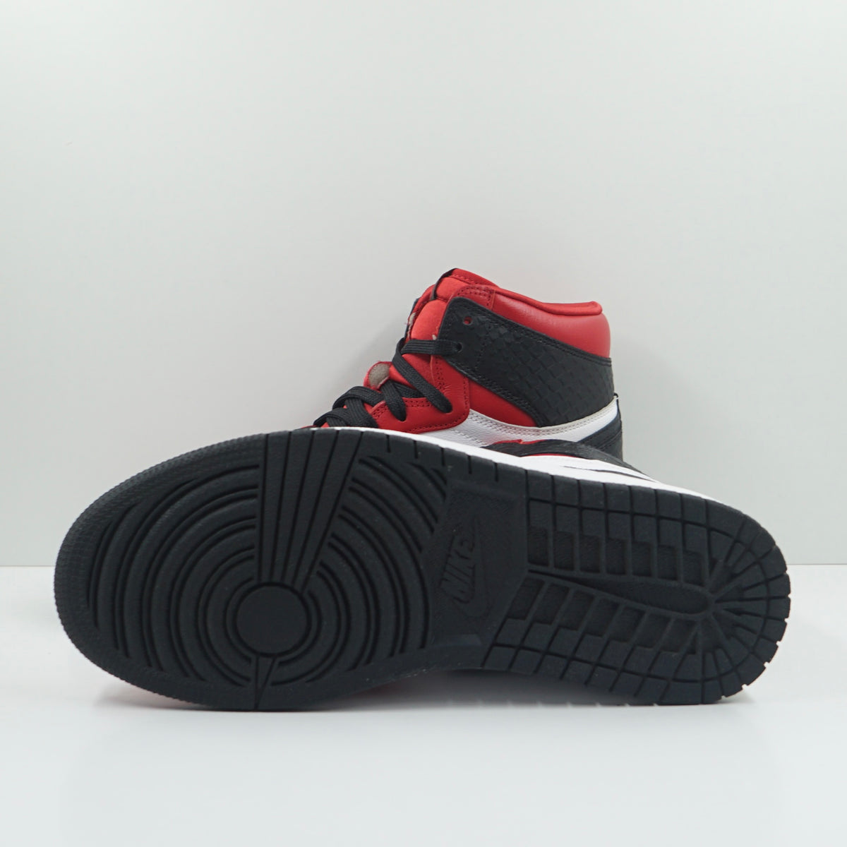 Jordan 1 Retro High Satin Snake Chicago (W)