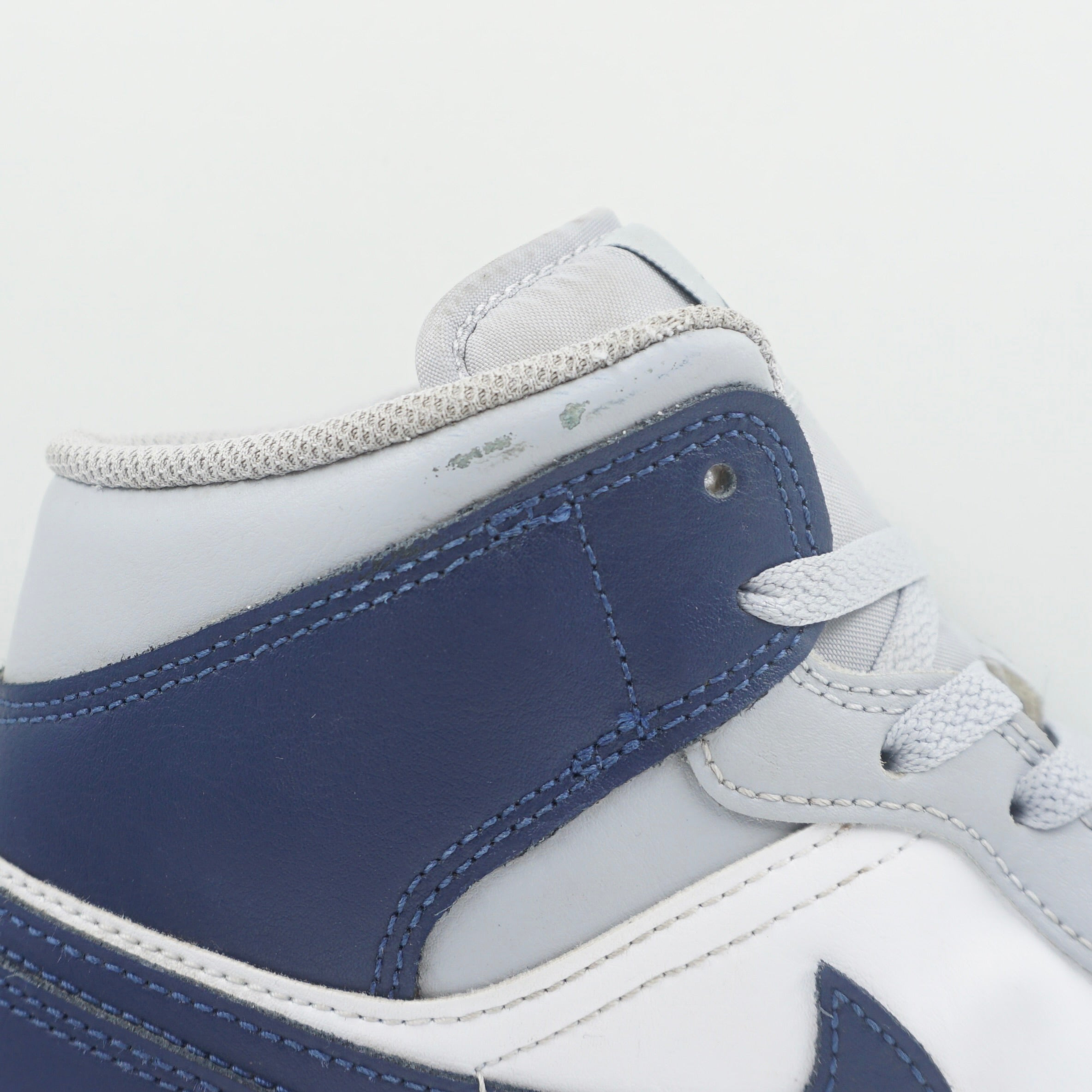 Jordan 1 Mid Wolf Grey Midnight Navy