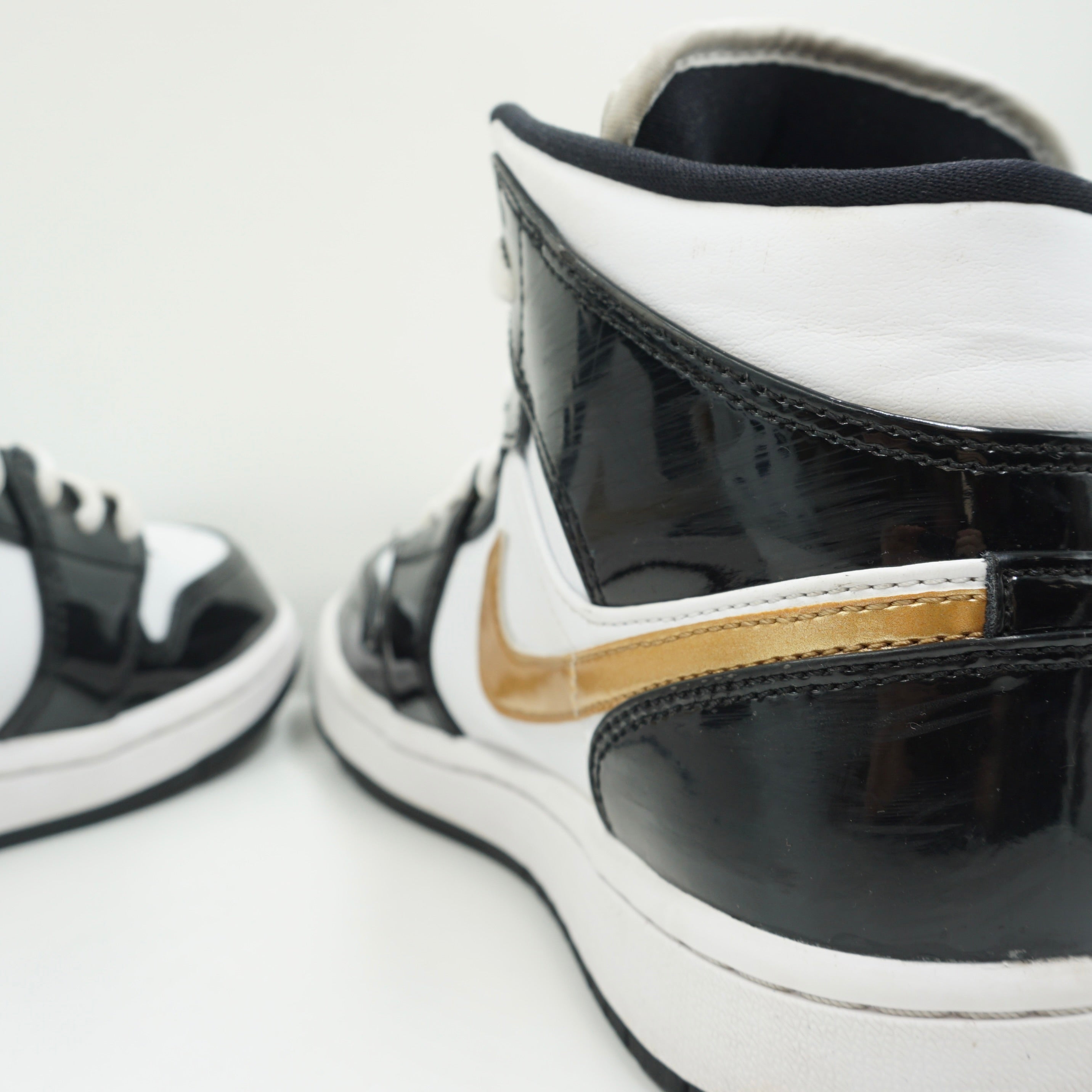 Jordan 1 Mid Patent Black White Gold
