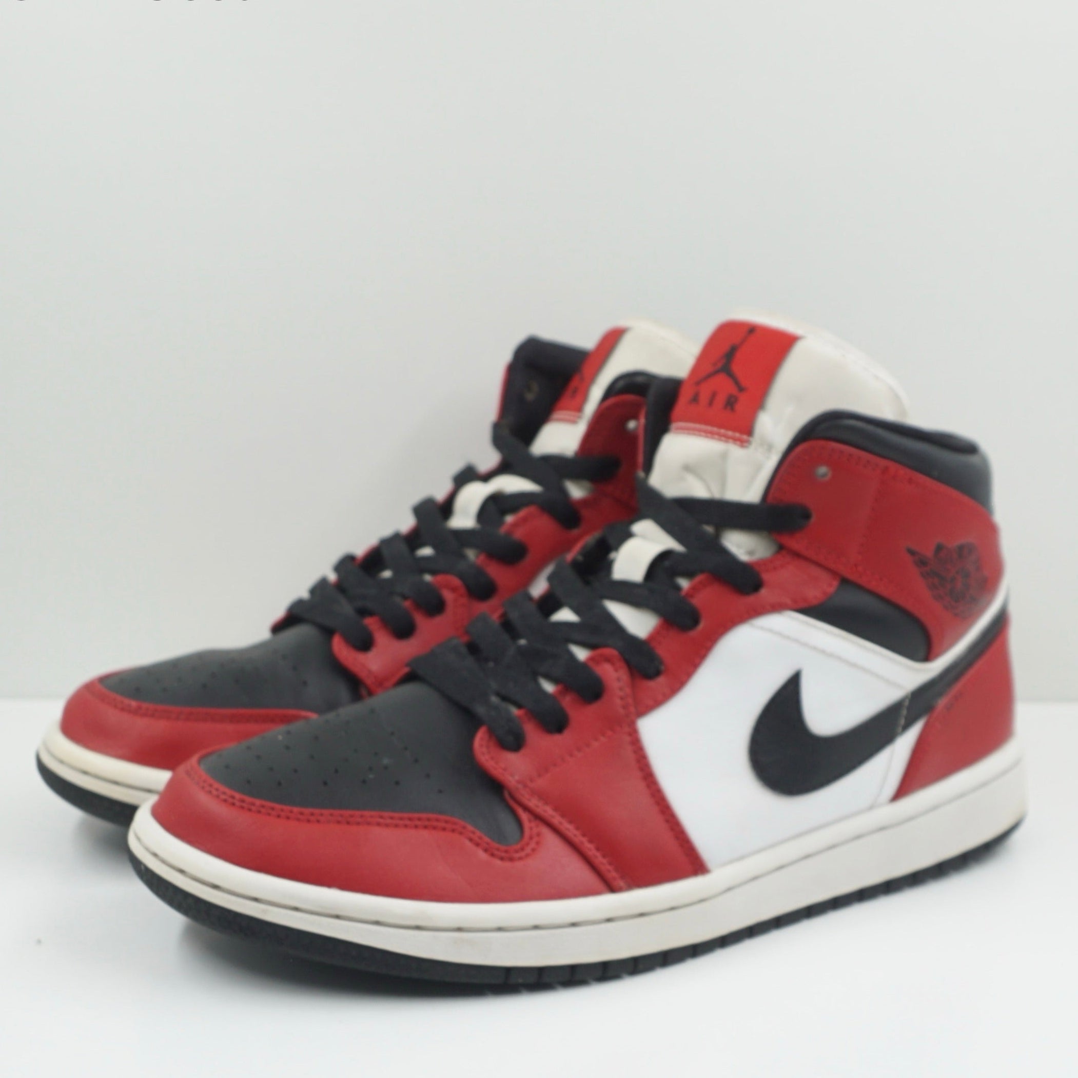 Jordan 1 Mid Chicago Toe