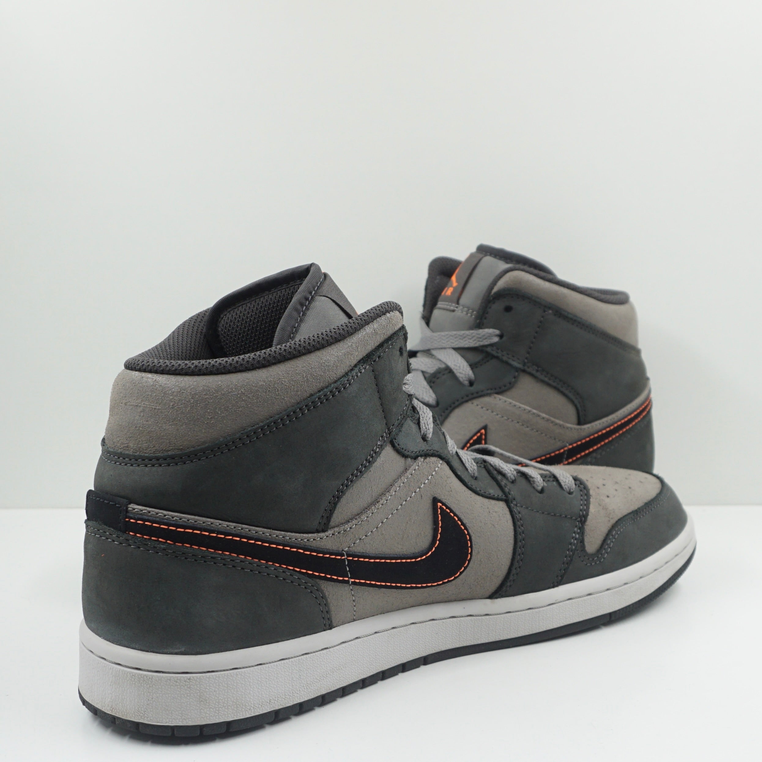 Jordan 1 Mid SE Night Stadium