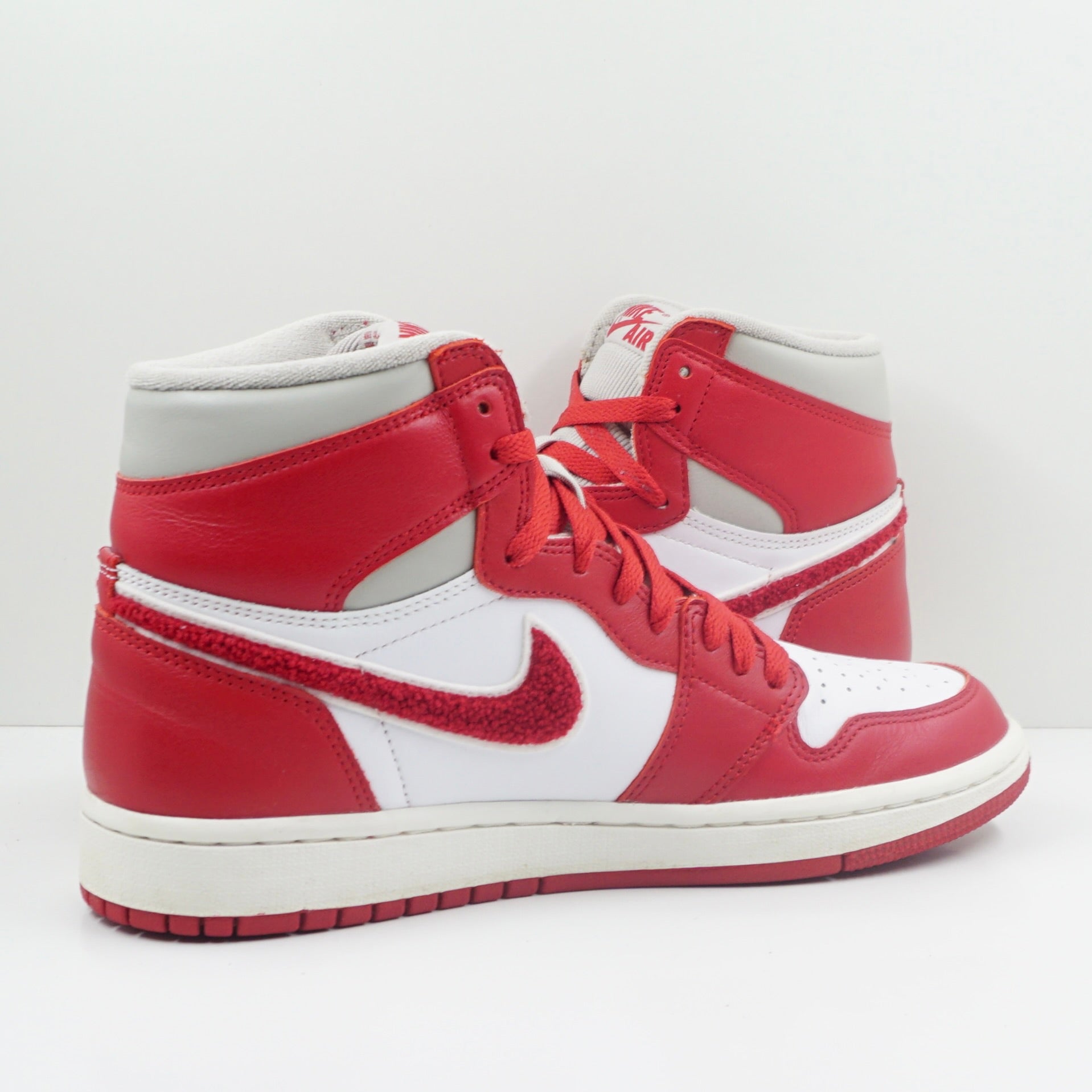 Jordan 1 Retro High OG Varsity Red (W)