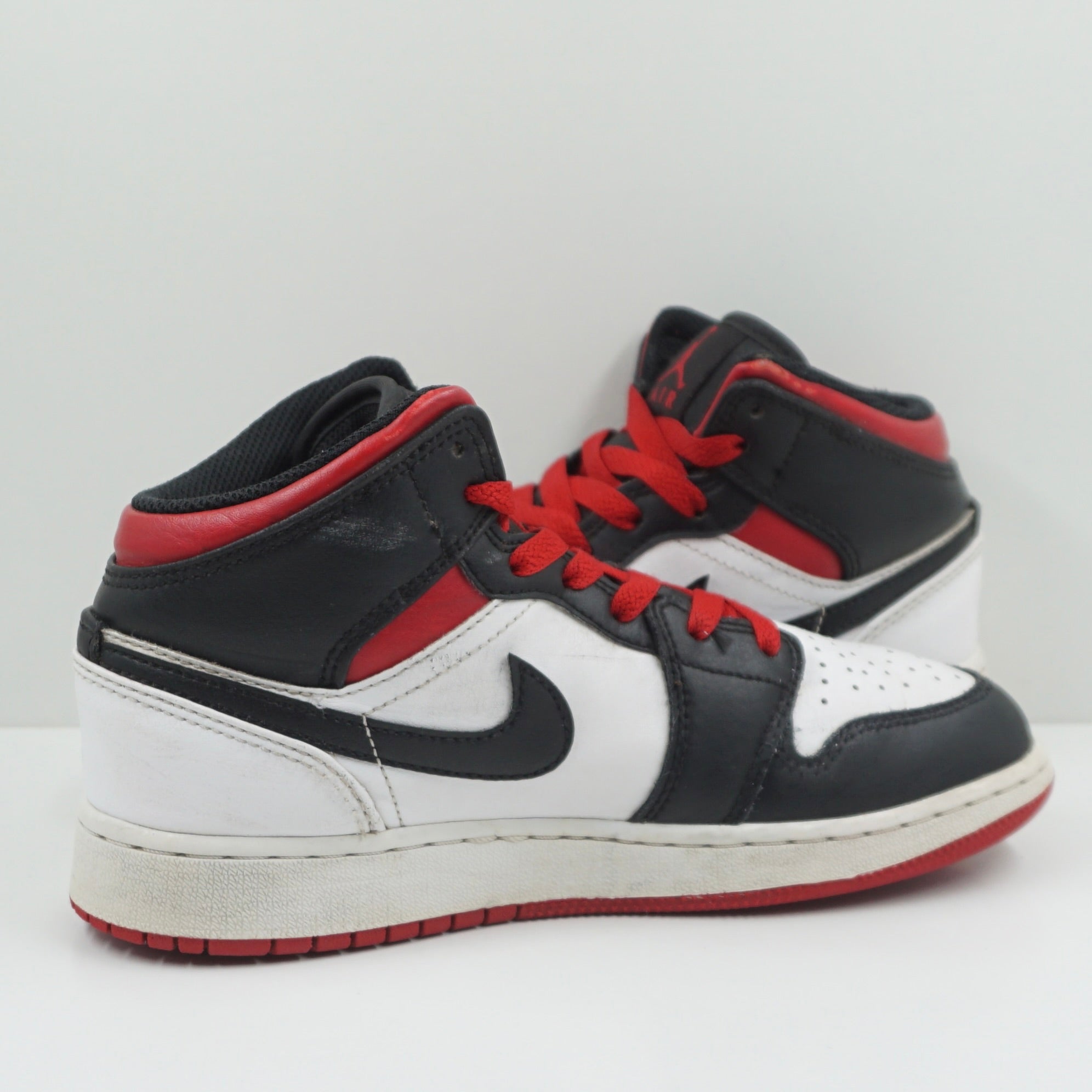 Jordan 1 Mid Gym Red Black Toe (GS)