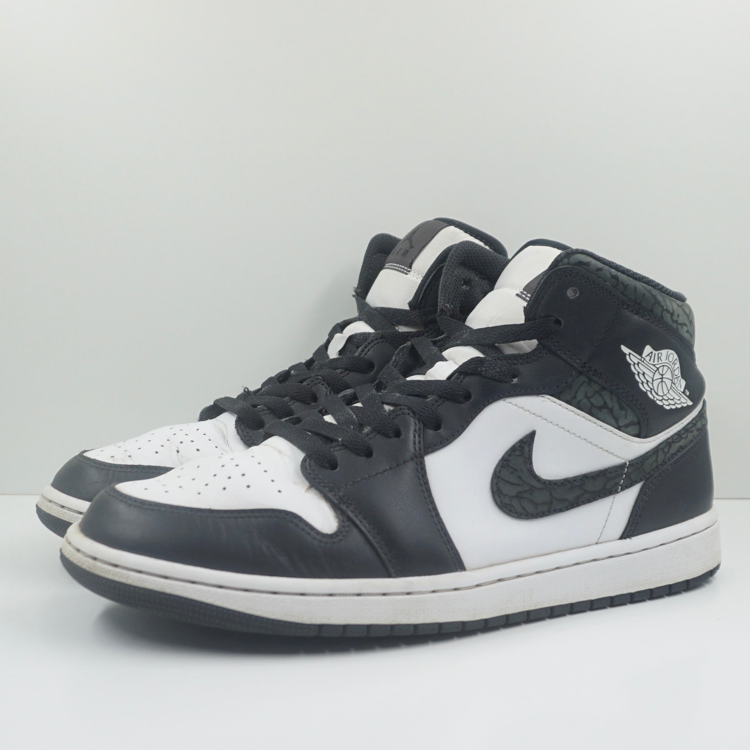 Jordan 1 Mid SE Panda Elephant