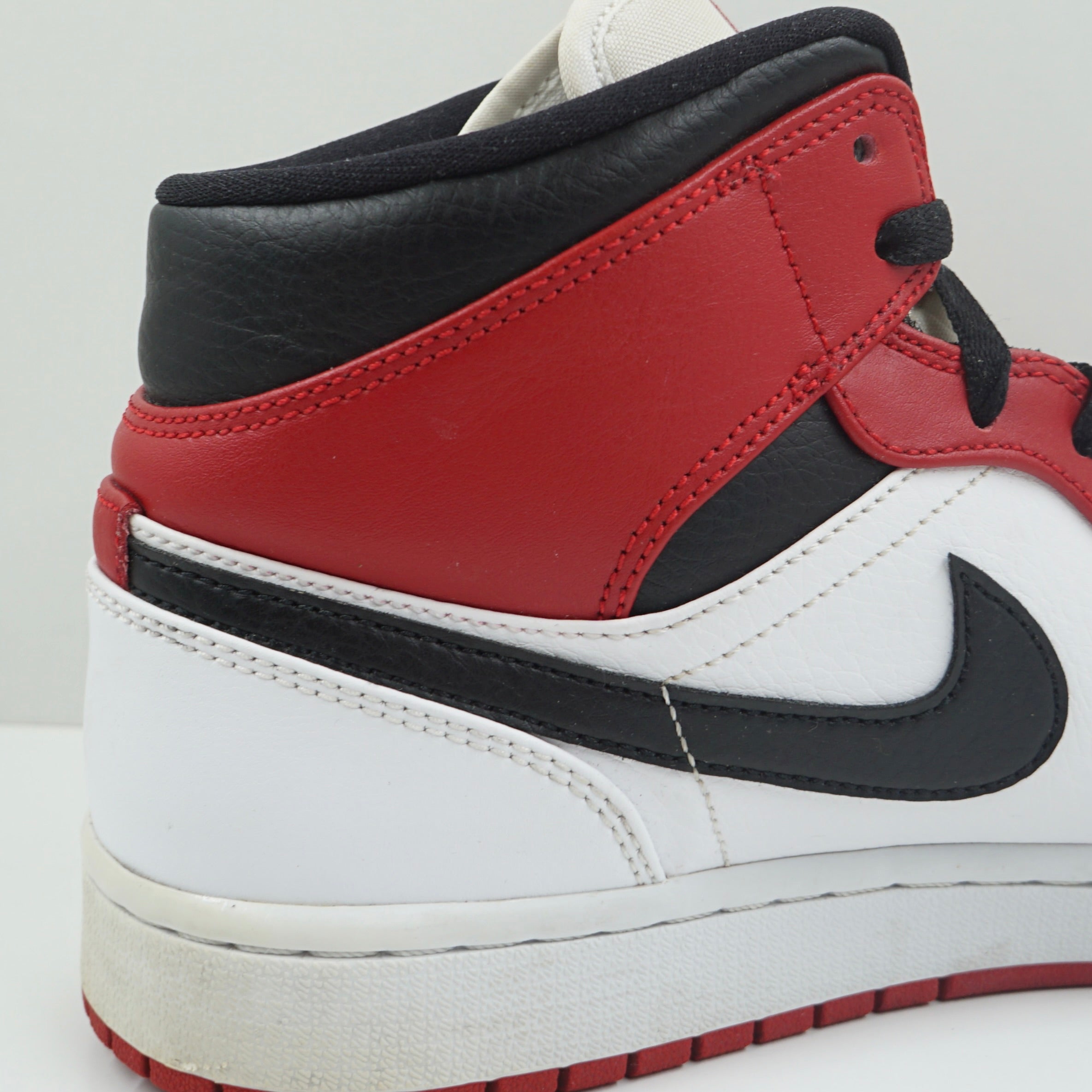 Jordan 1 Mid Chicago (2020)