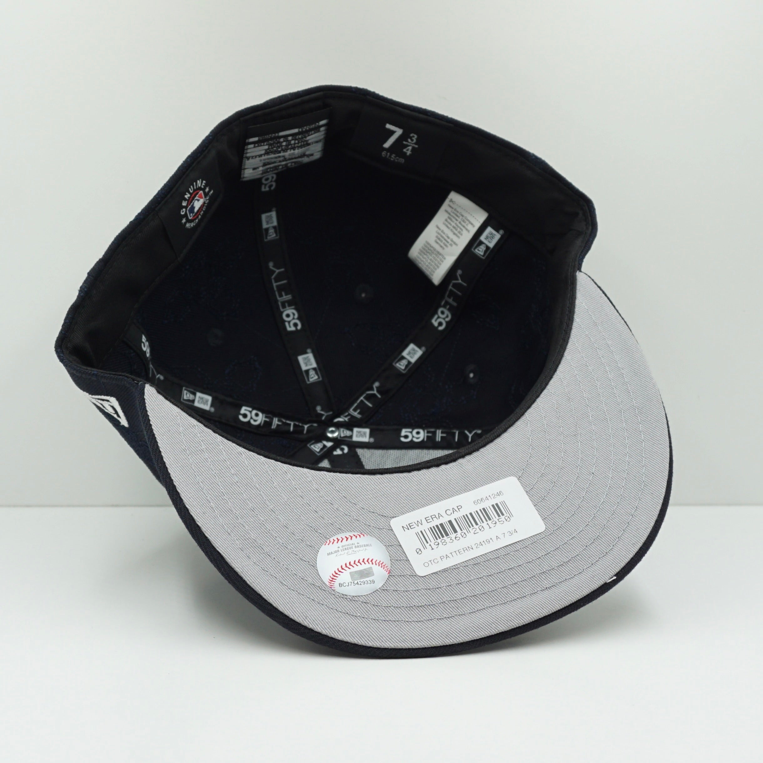 New Era Atlanta Braves Embroidered Navy Fitted Cap