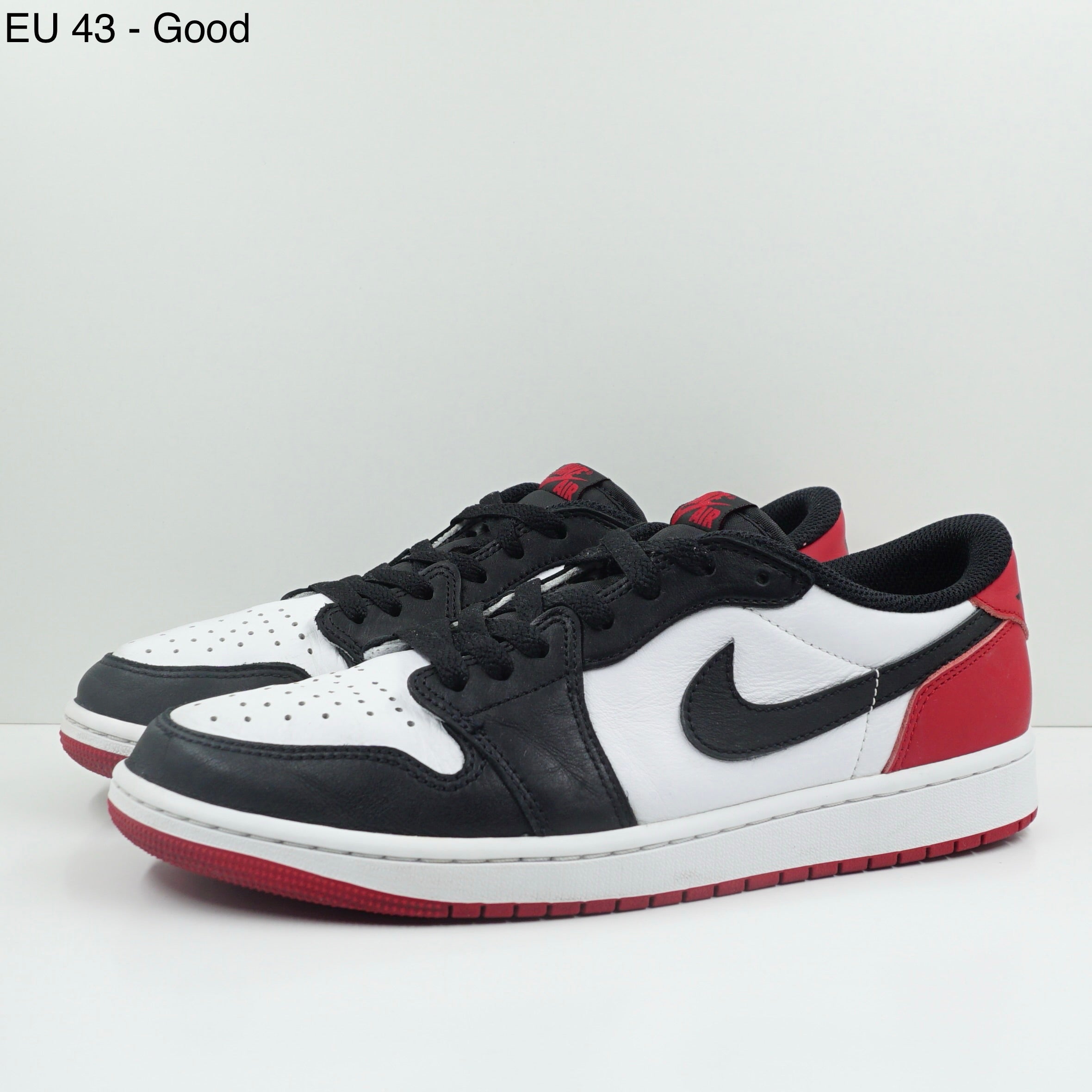 Jordan 1 Retro Low OG Black Toe (2023)