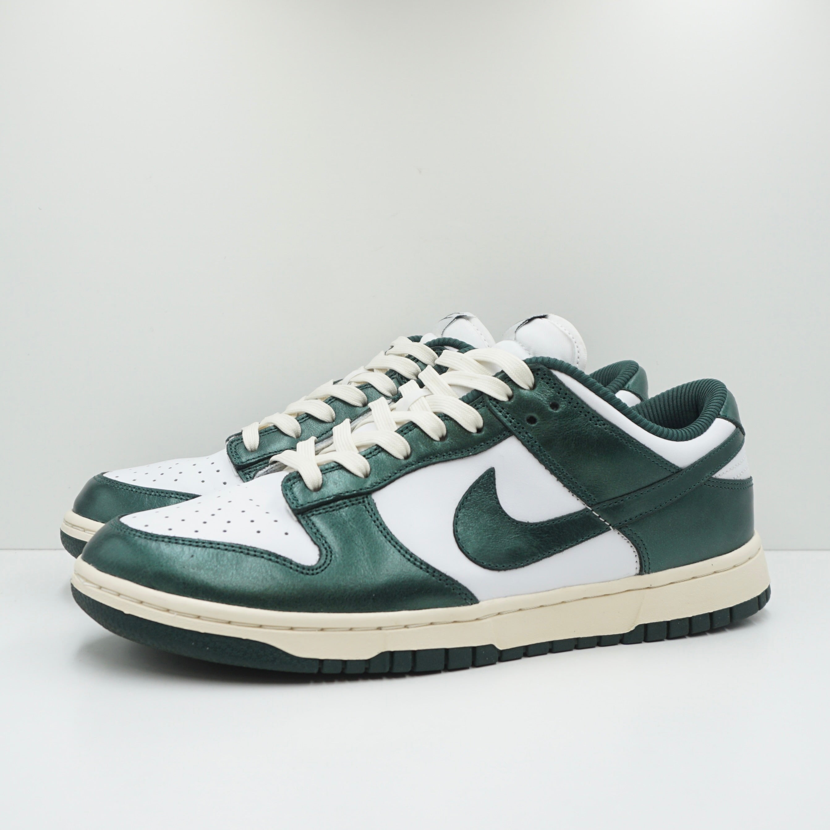 Nike Dunk Low Vintage Green (W)