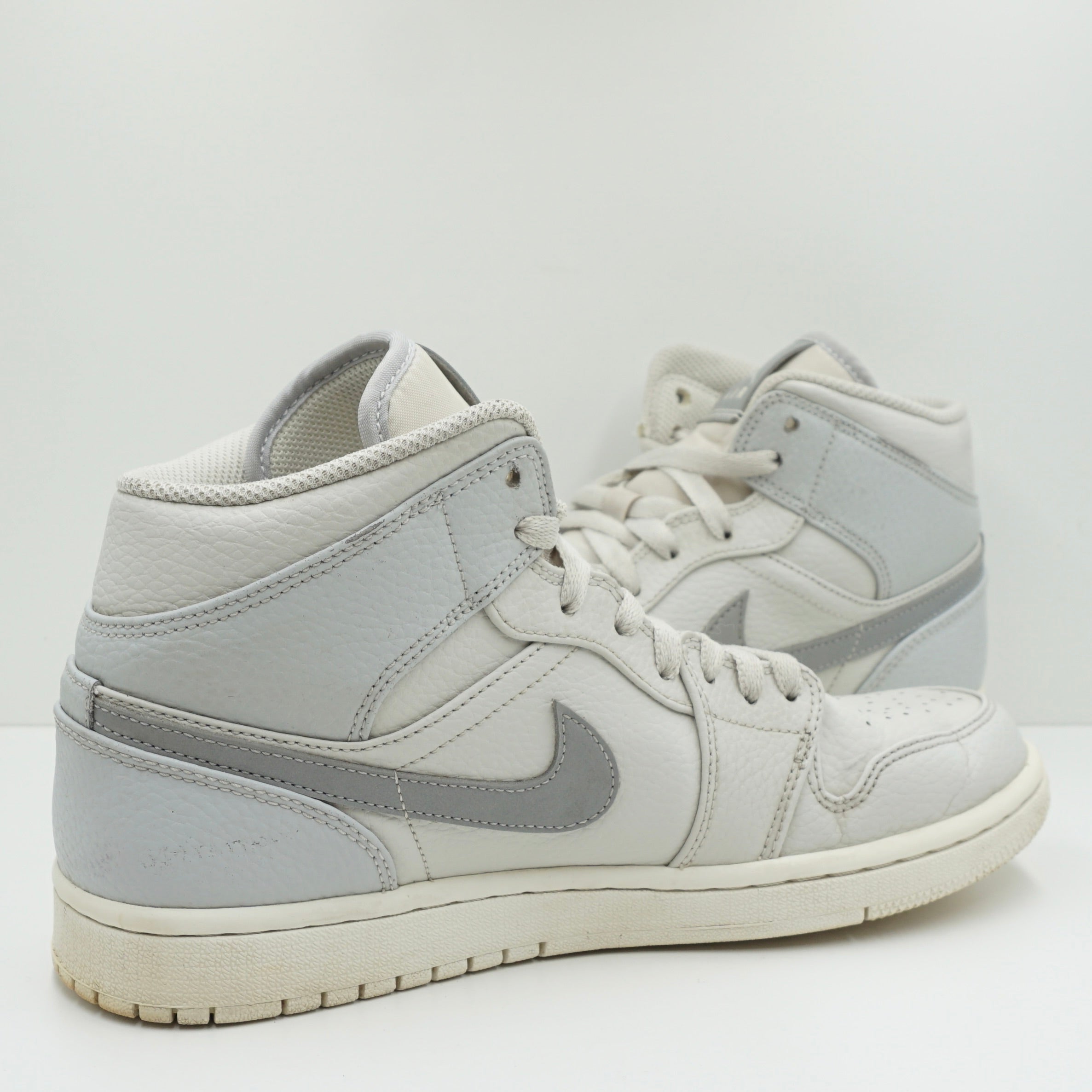 Jordan 1 Mid Light Bone