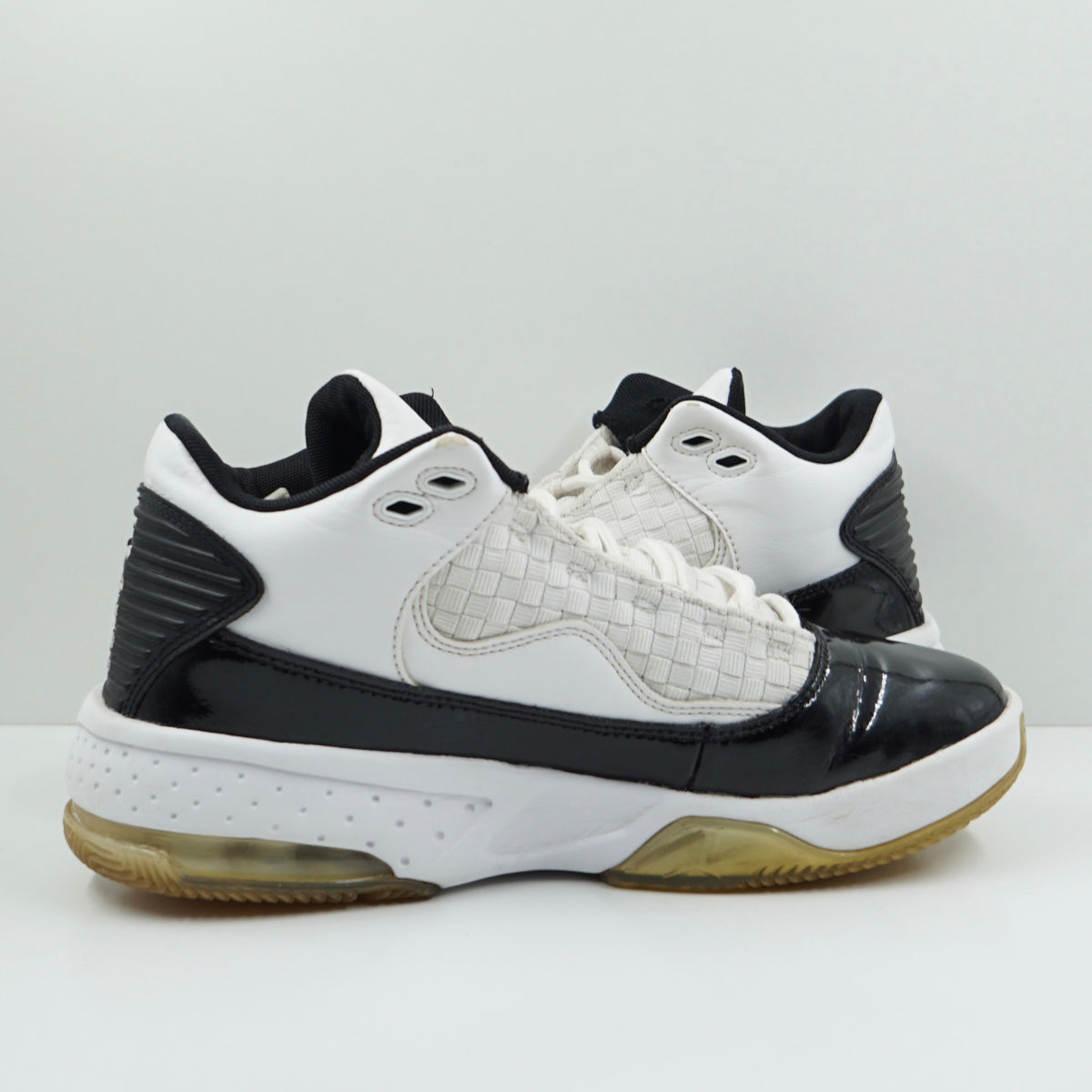 Jordan Max Aura 2 White Black Gym Red