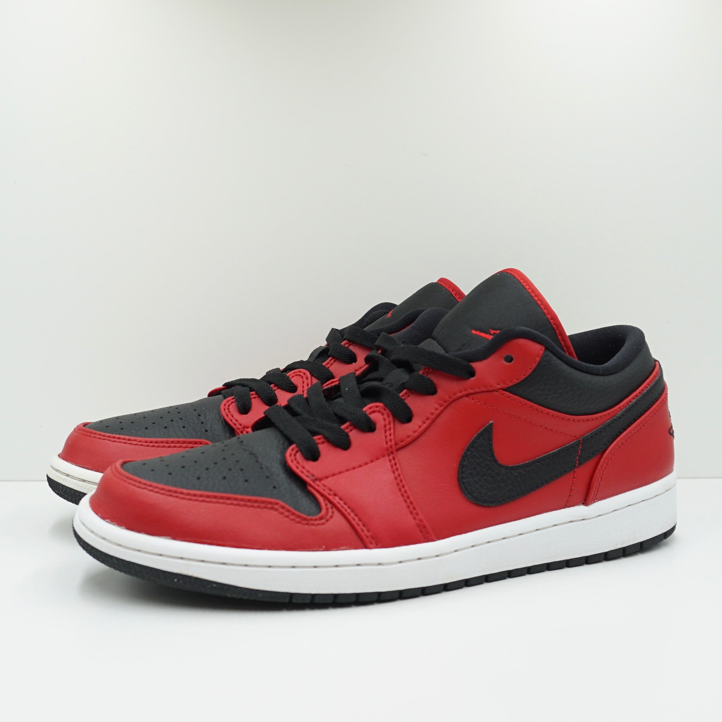 Jordan 1 Low Reverse Bred Pebbled Swoosh