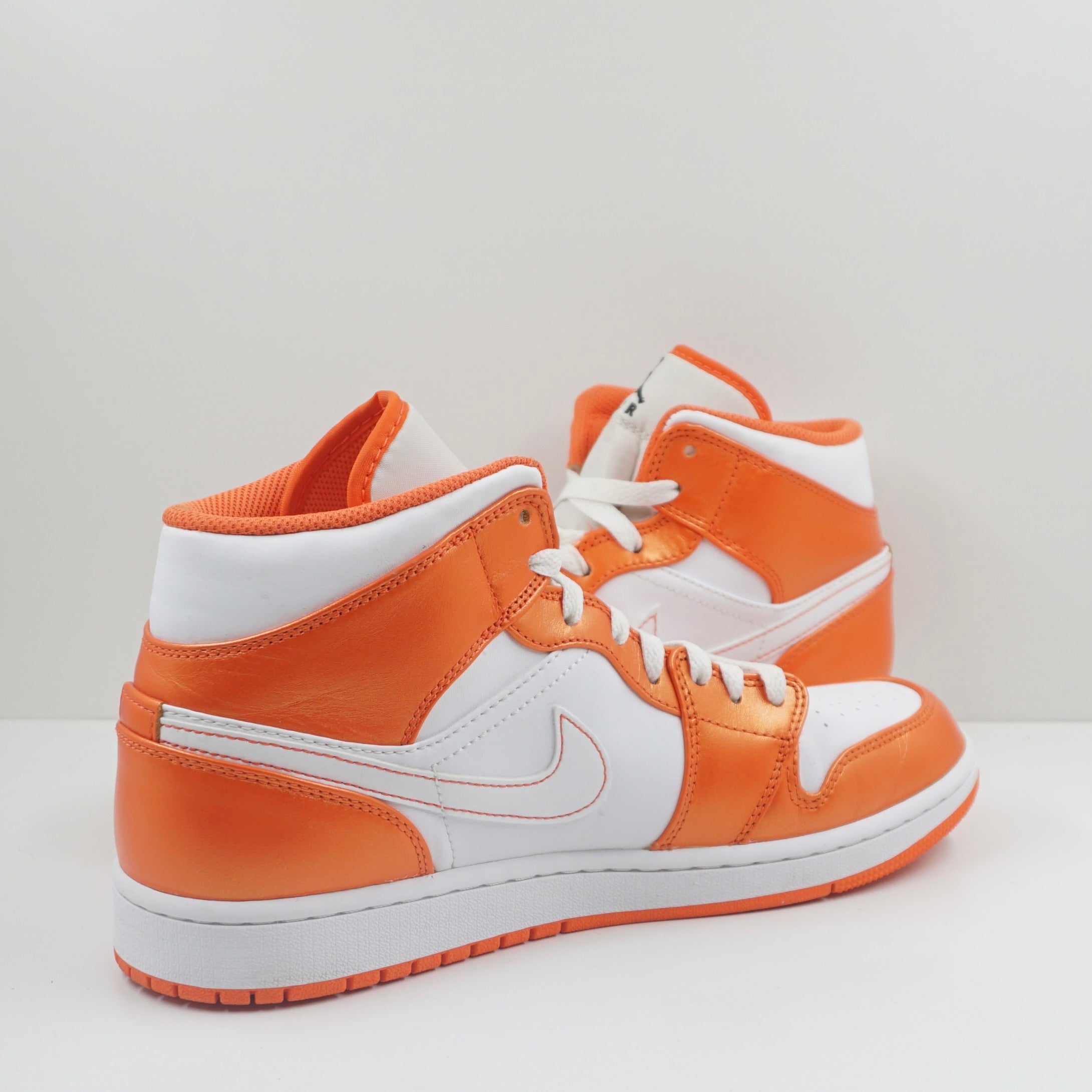 Jordan 1 Mid Metallic Orange