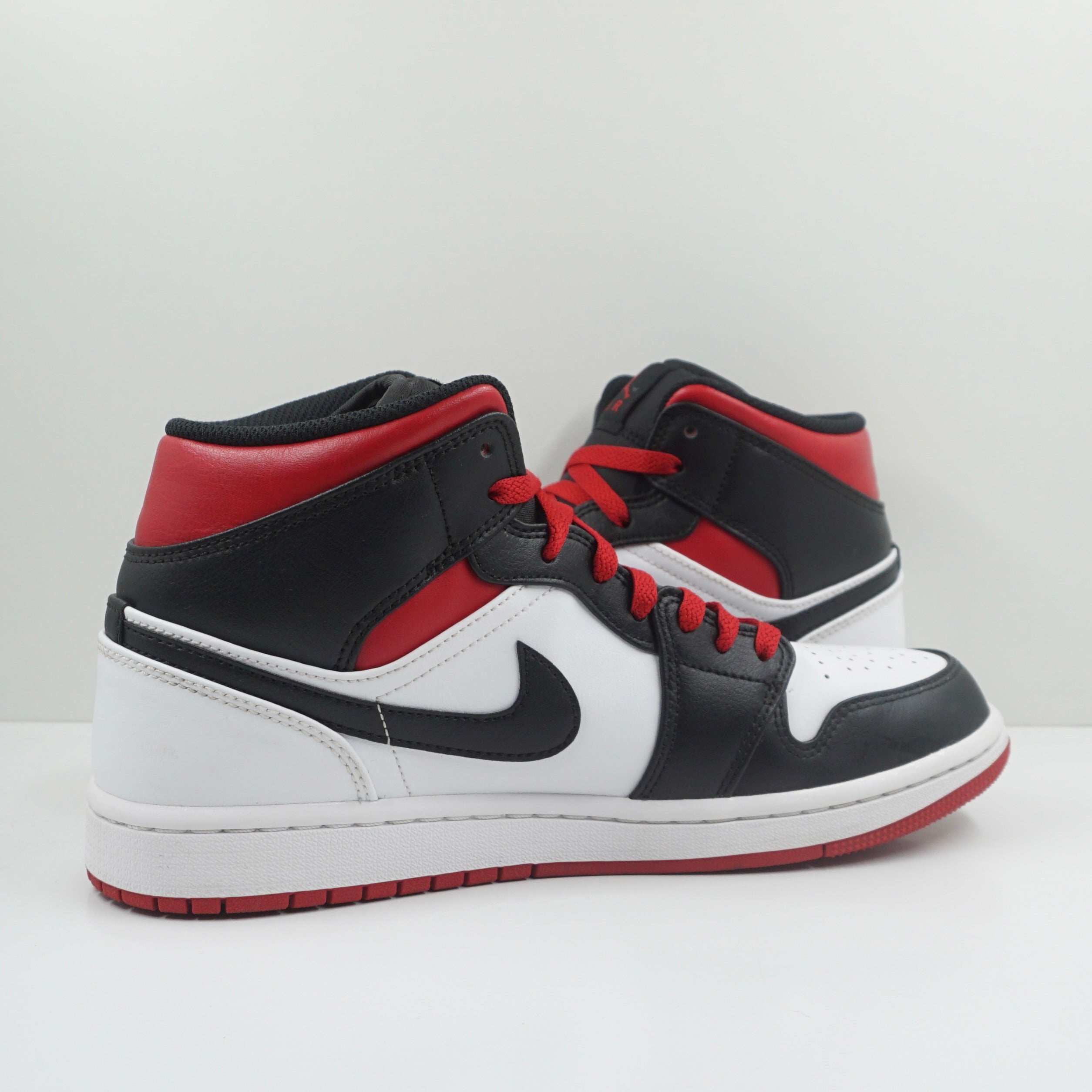 Jordan 1 Mid Gym Red Black Toe