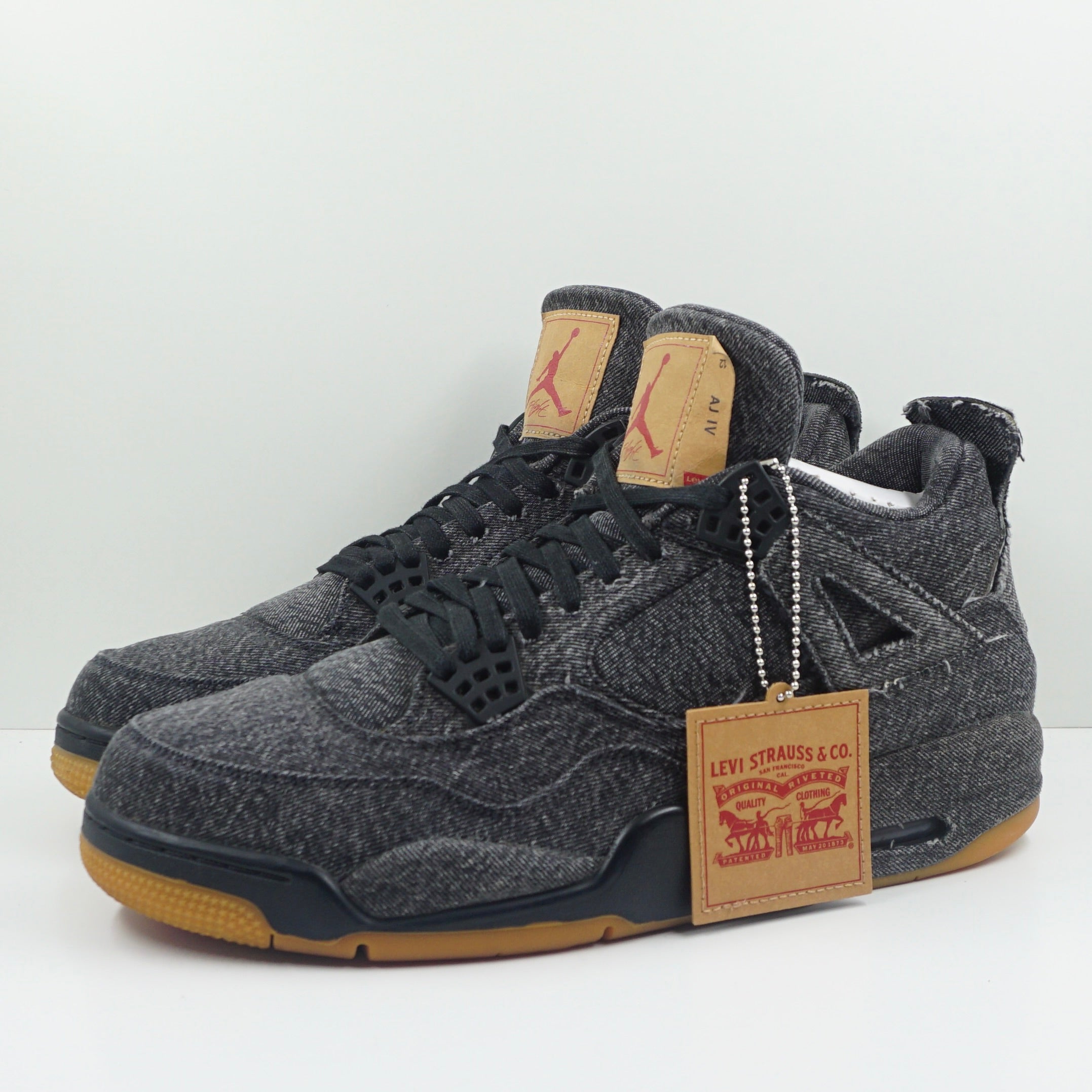 Jordan 4 Retro Levi's Black (Levi's Tag)