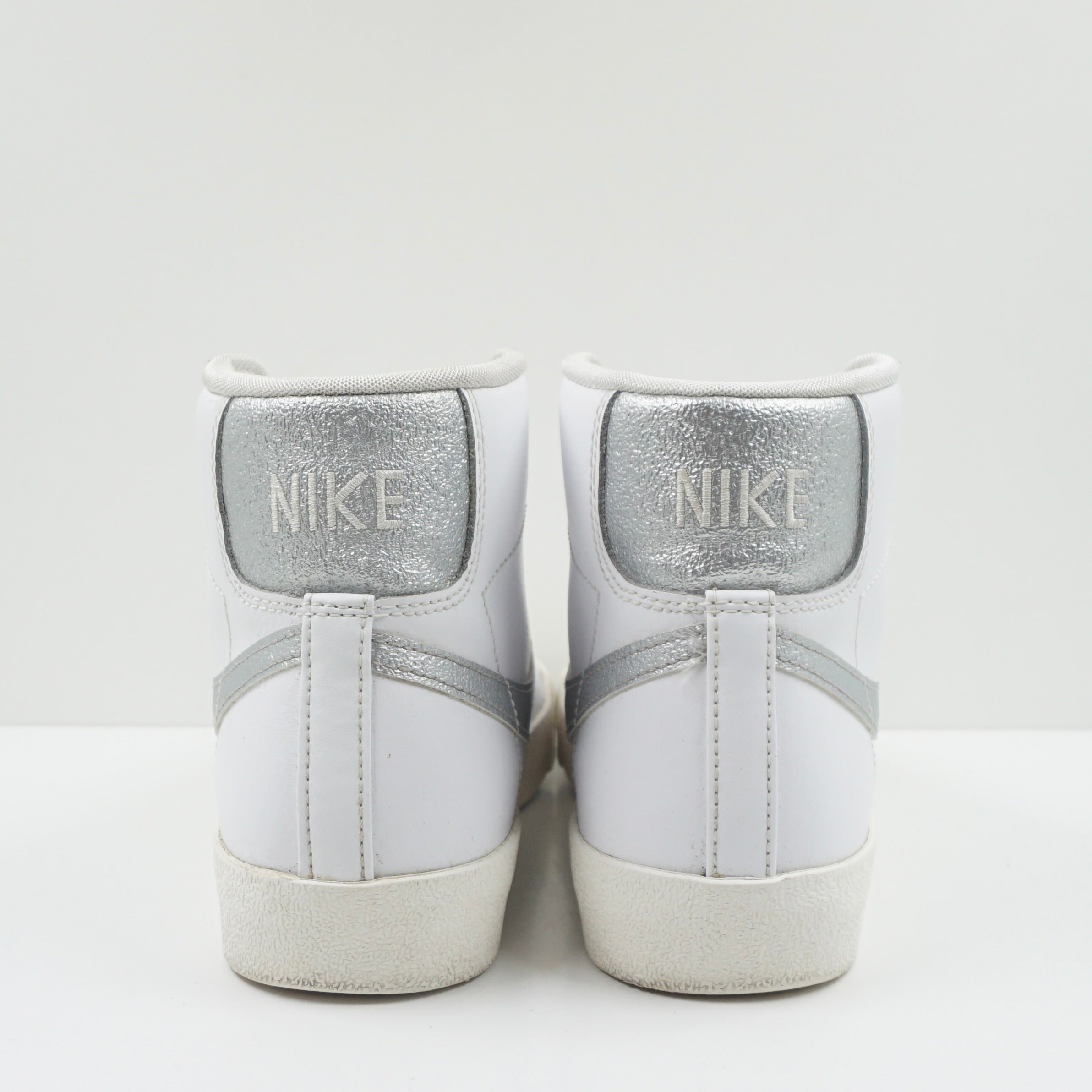 Nike Blazer Mid 77 Essential White Metallic Silver (W)