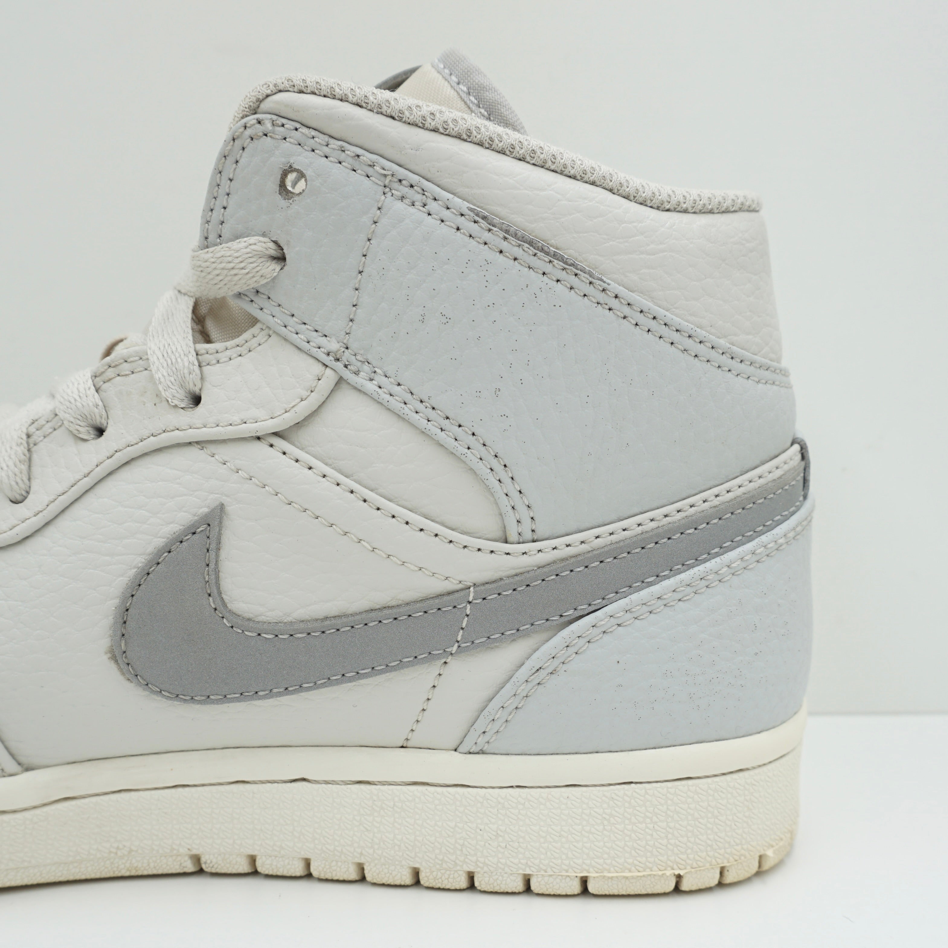 Jordan 1 Mid Light Bone