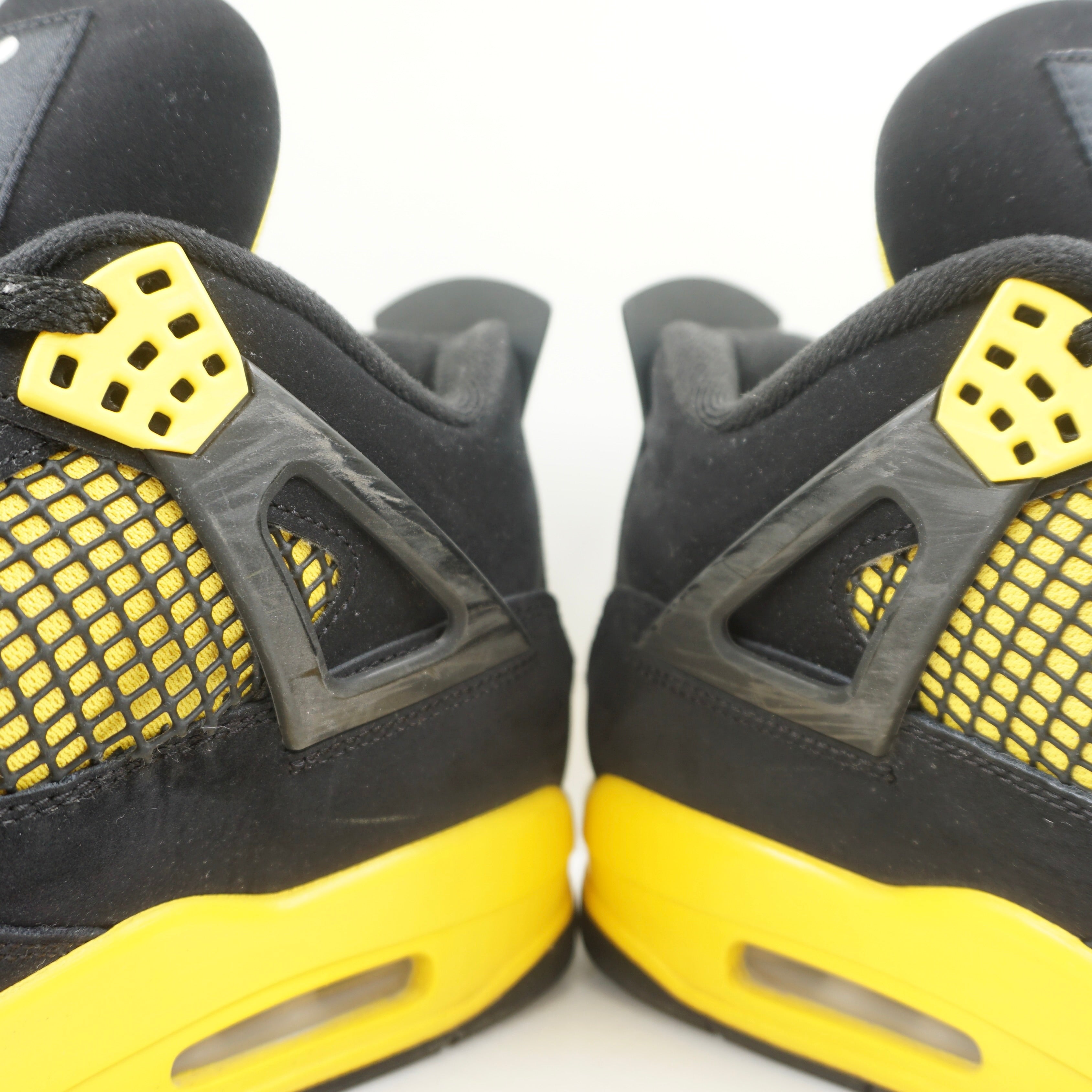 Jordan 4 Retro Thunder (2023)