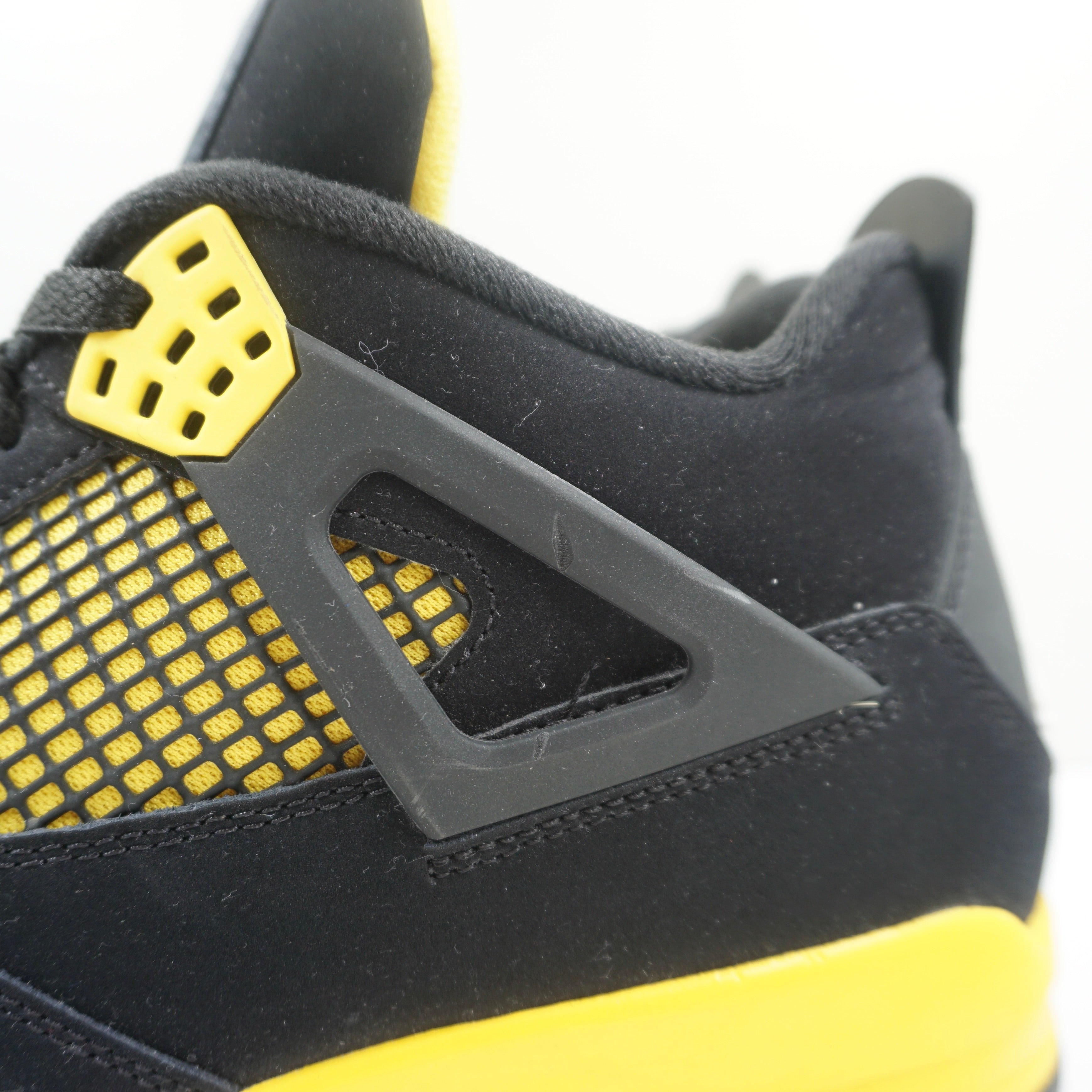 Jordan 4 Retro Thunder (2023)