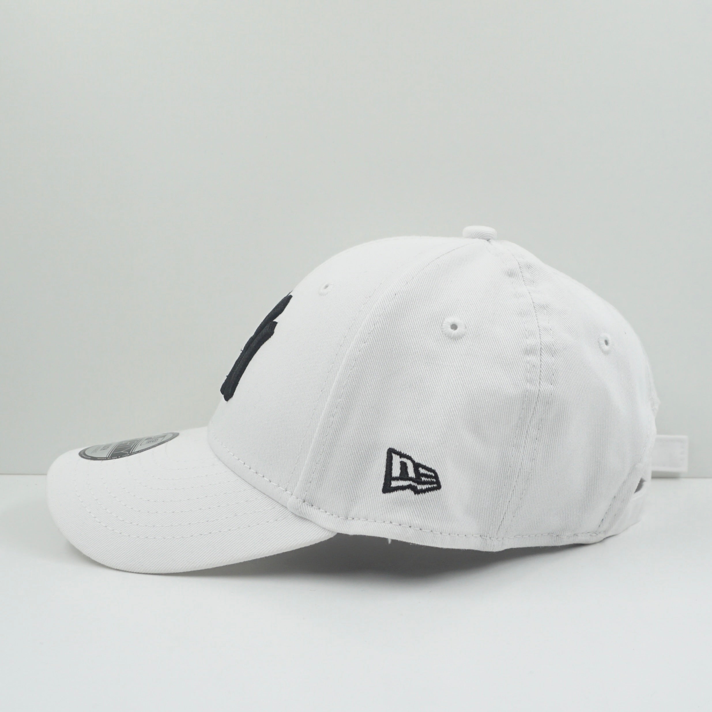 New Era New York Yankees White Black 9Forty Adjustable Cap (Youth)